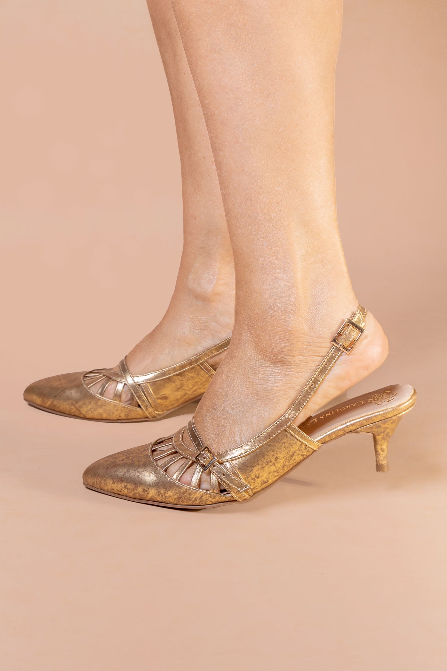 Stiletto Devi - Cuero Oro Envejecido -Tacón 3.5 cms - Carolina Laiton