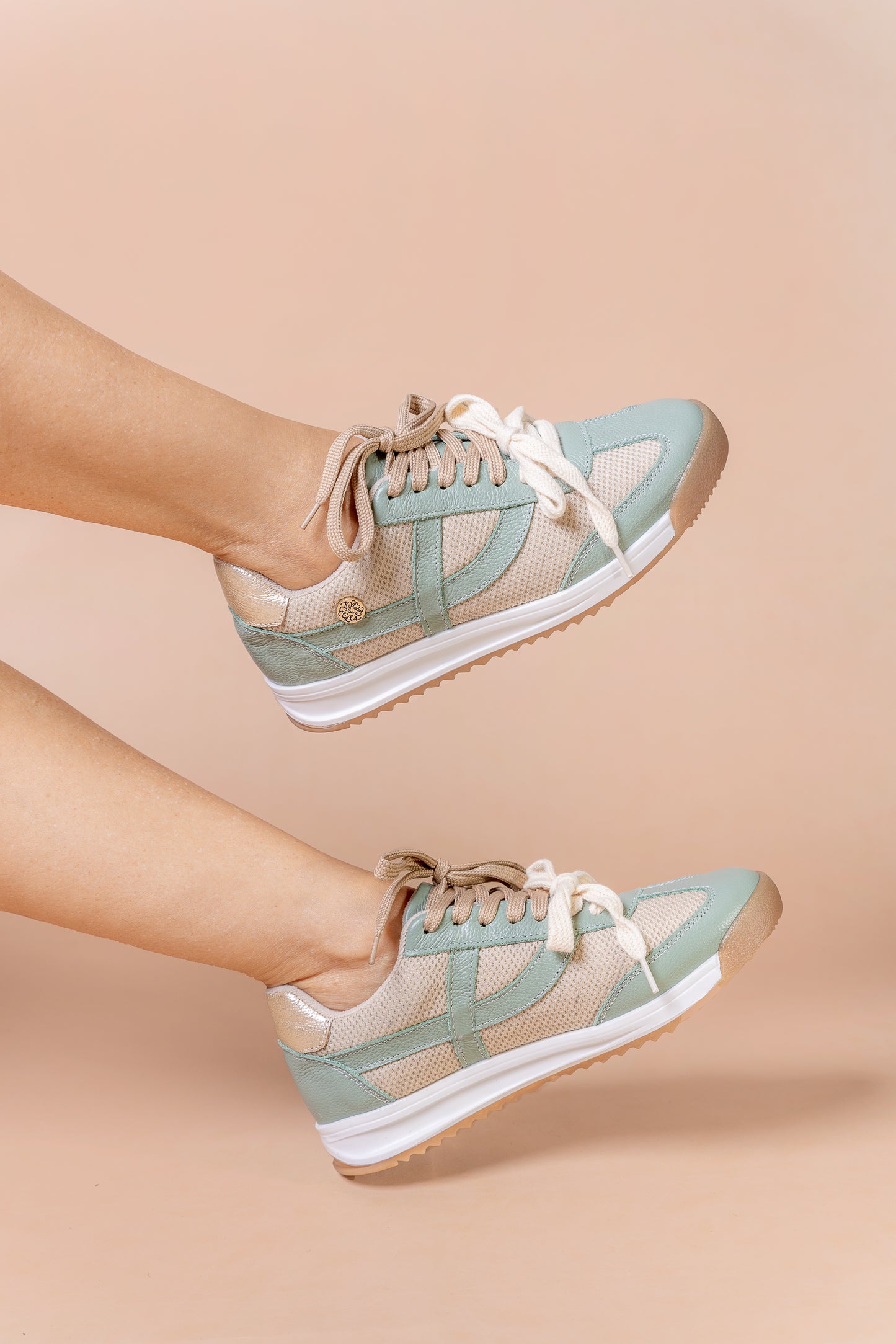 Tenis Aura Cuero Verde Pastel - Carolina Laiton