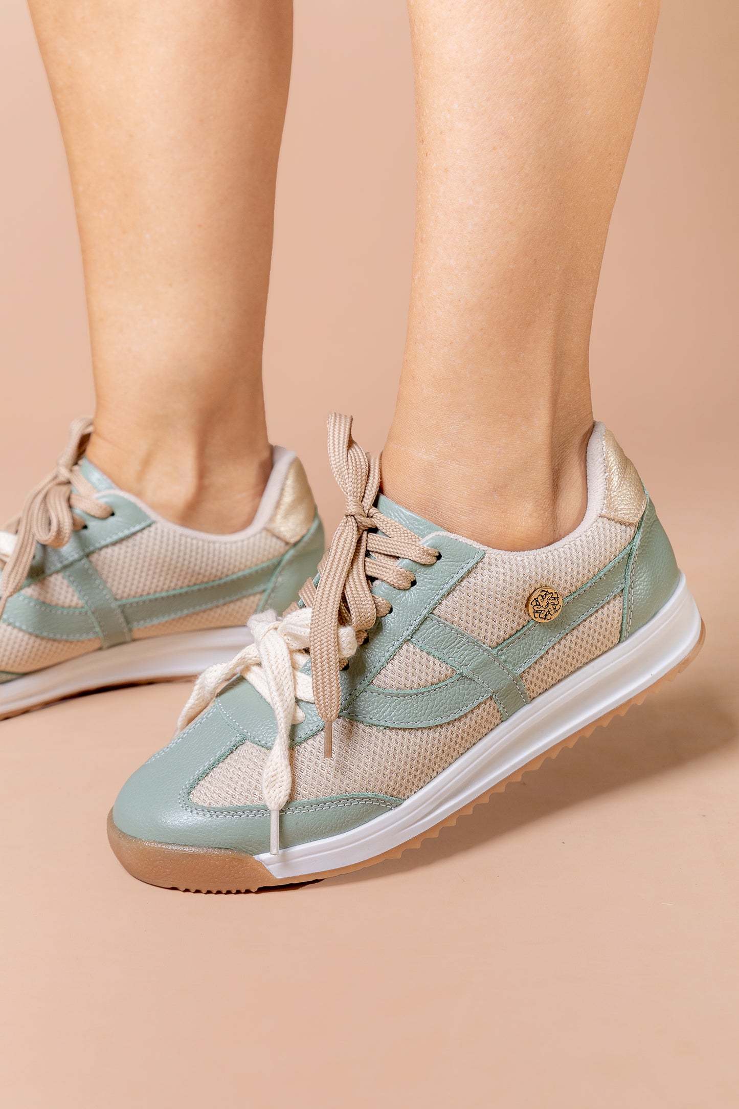 Tenis Aura Cuero Verde Pastel - Carolina Laiton