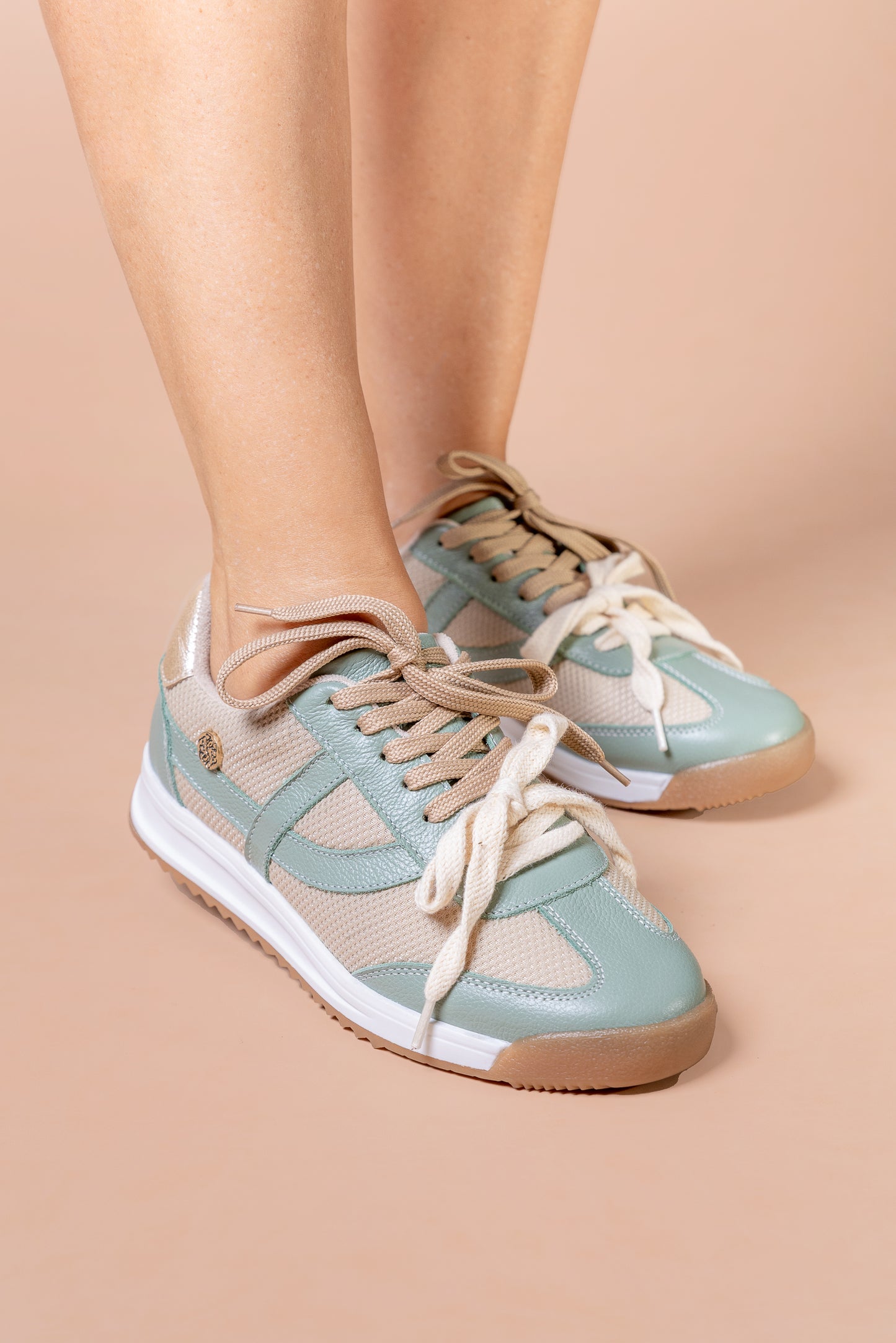 Tenis Aura Cuero Verde Pastel - Carolina Laiton