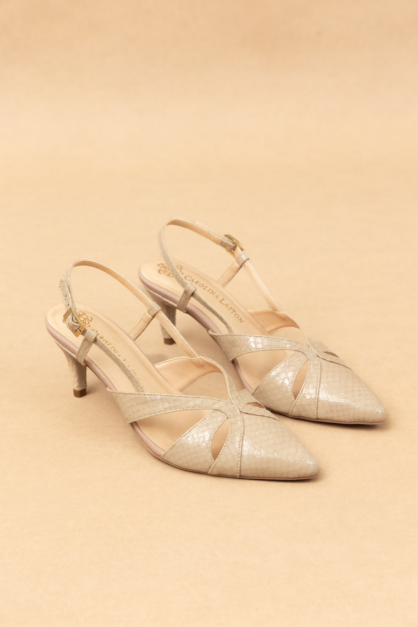 Stiletto Bella - Cuero Charol Serpiente Beige -Tacón 3.5 cms - Carolina Laiton