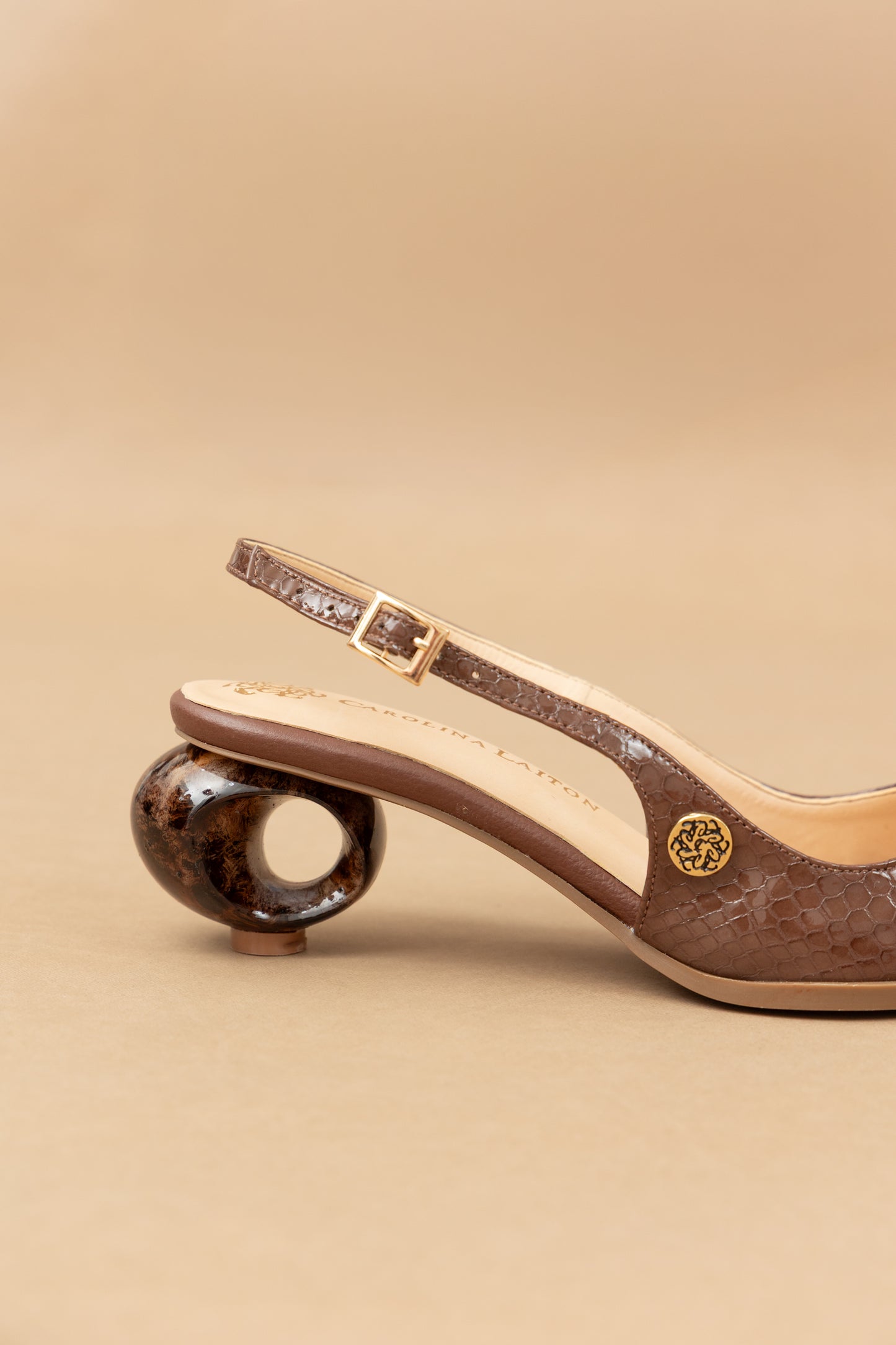 Stiletto Zara - Cuero Charol Serpiente Cafe -Tacón 3.5 cms - Carolina Laiton