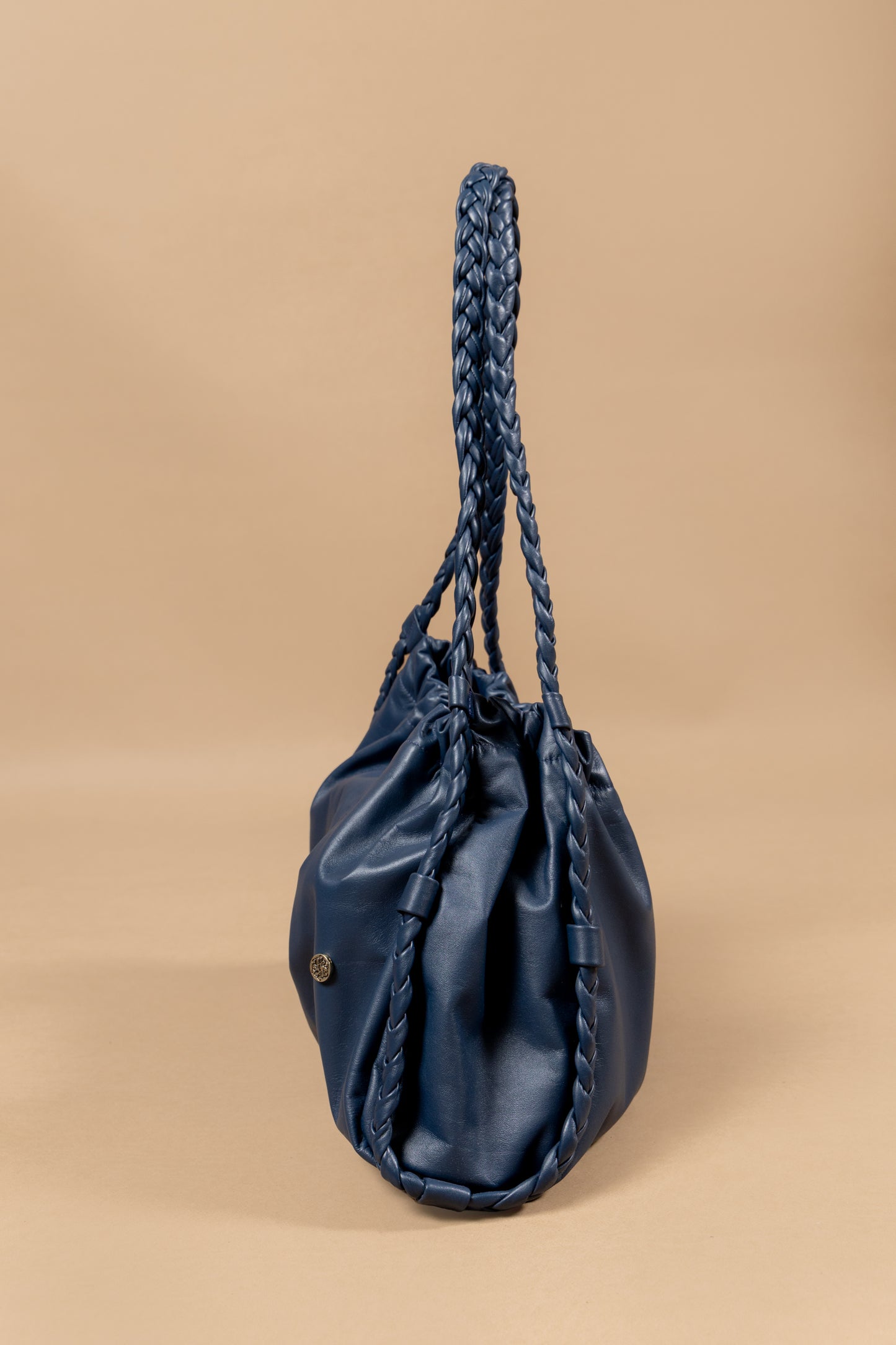 Bolso Gio en Cuero Italiano Azul - Carolina Laiton