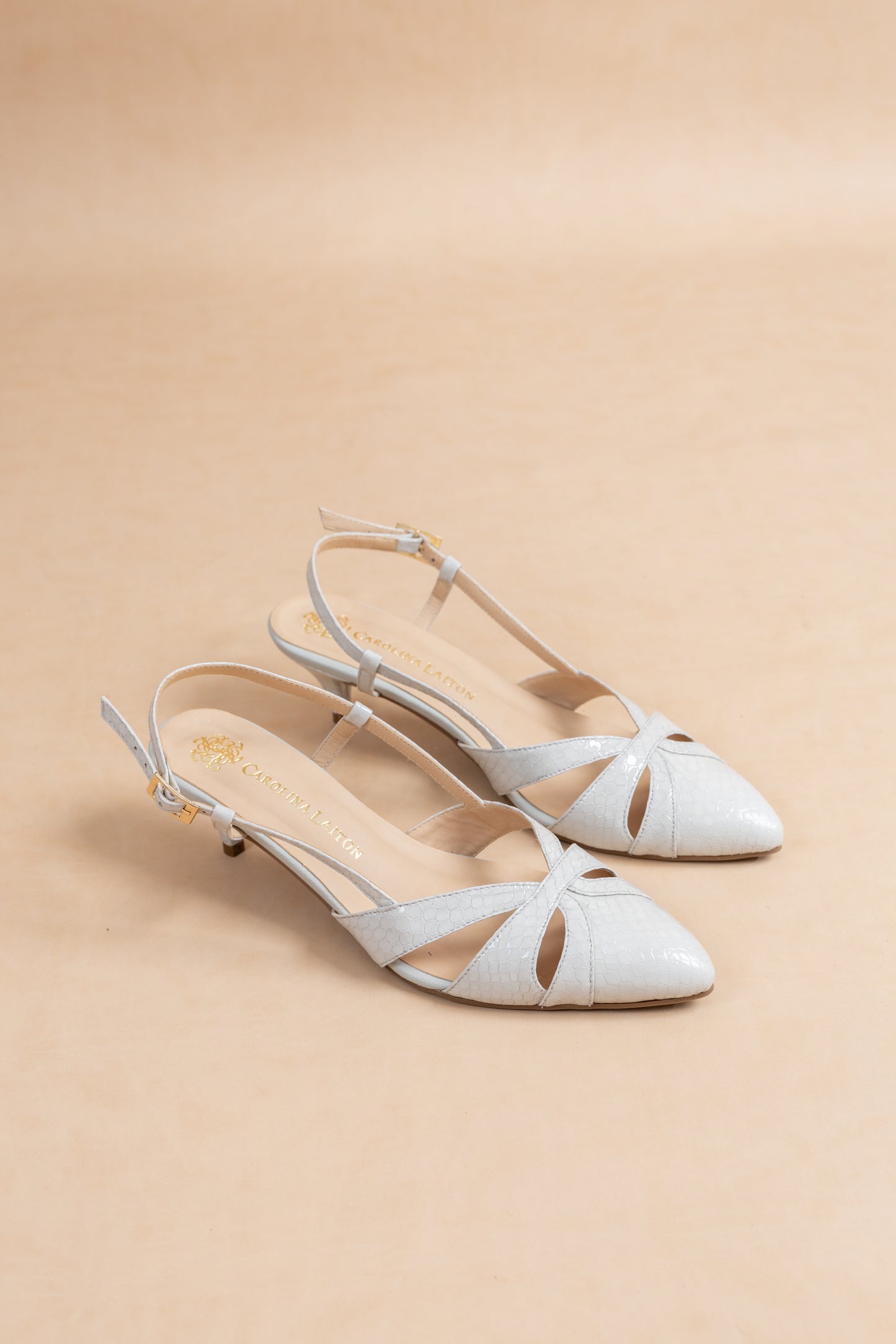 Stiletto Bella - Cuero Beige -Tacón 3.5 cms - Carolina Laiton