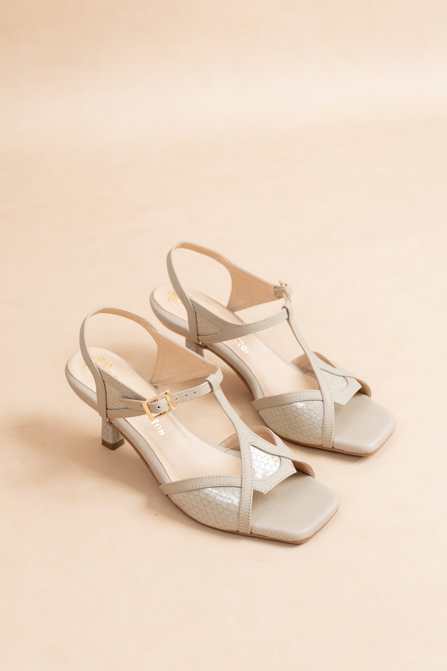 Sandalia Luciana - Cuero Taupe- Tacon 5.5 cm - Carolina Laiton