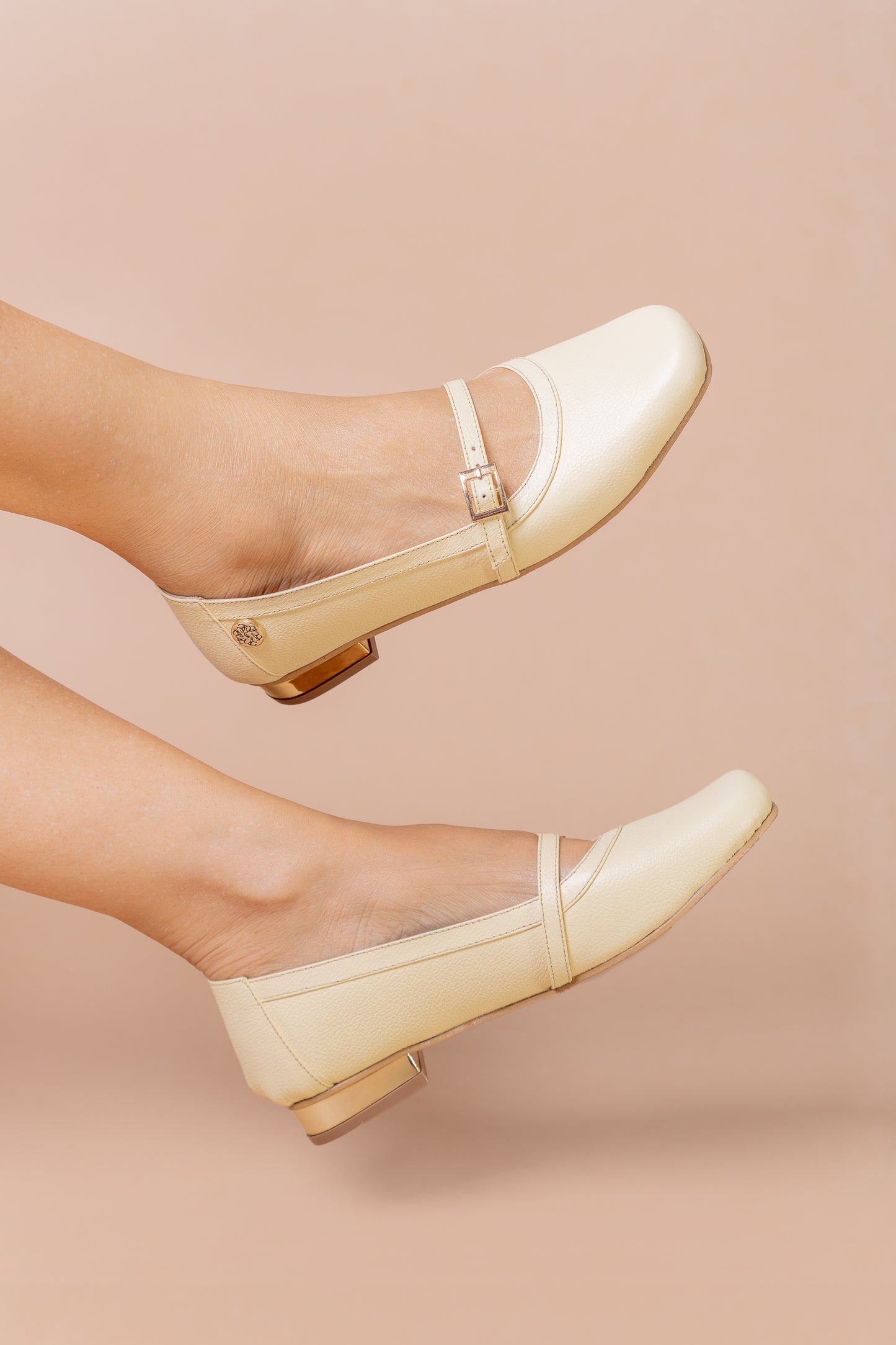 Baleta Aura Cuero Beige - Carolina Laiton