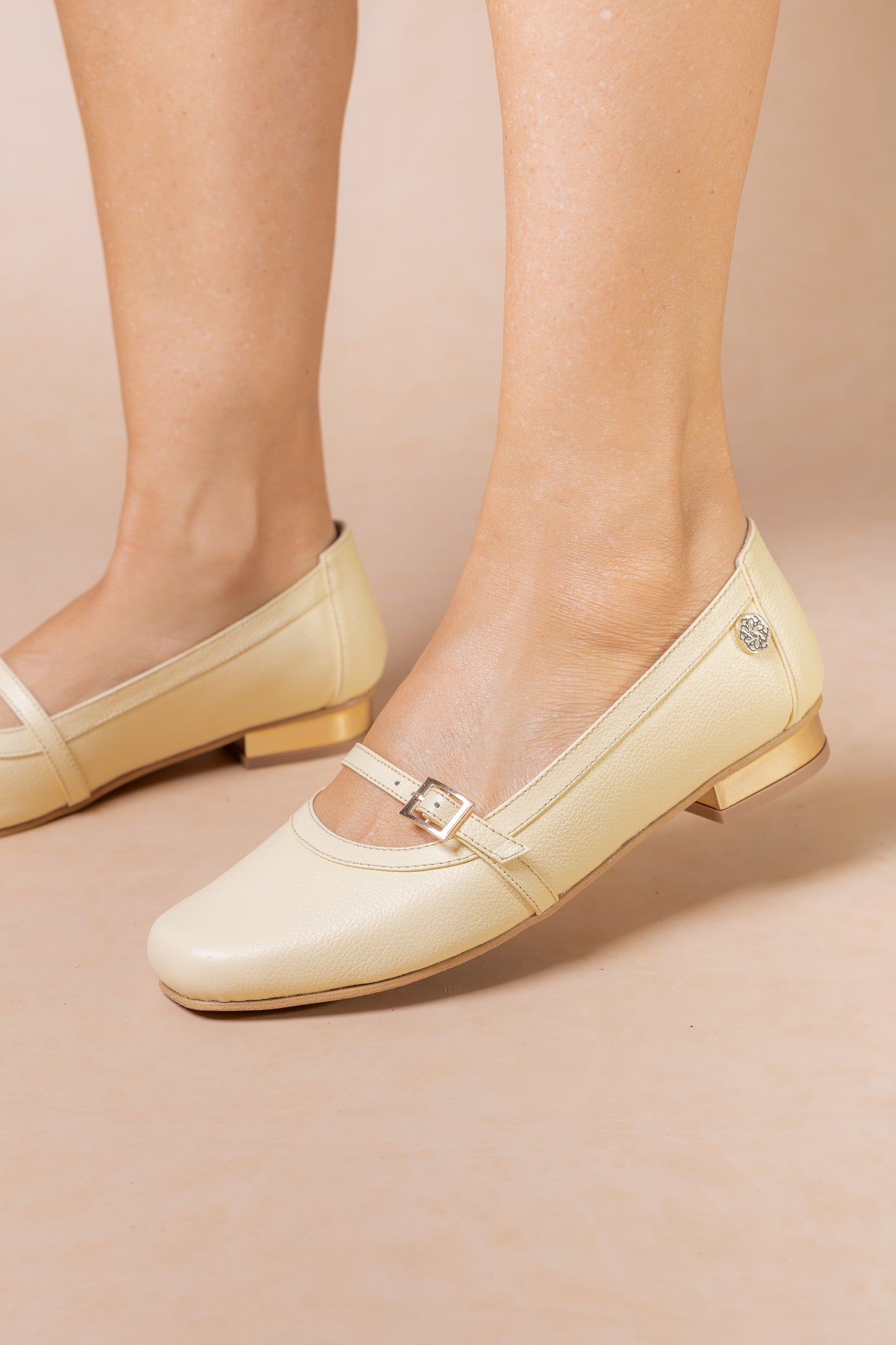 Baleta Aura Cuero Beige - Carolina Laiton