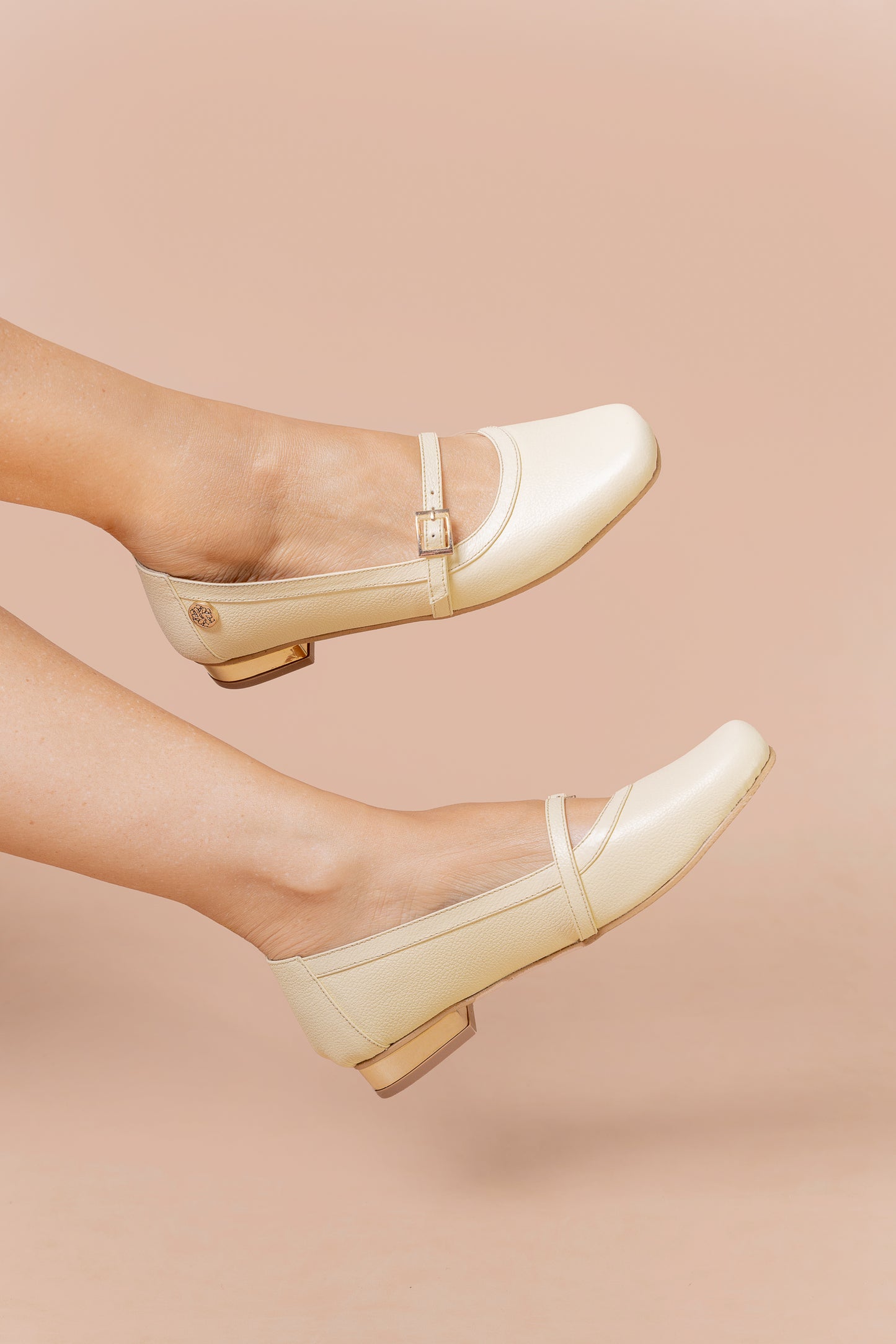 Baleta Aura Cuero Beige - Carolina Laiton