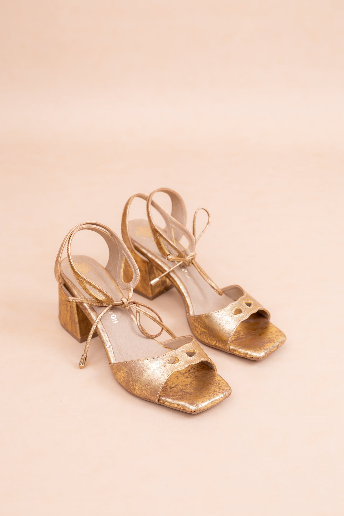 Sandalia Gala - Cuero Oro envejecido - Tacon 5.5 cm - Carolina Laiton