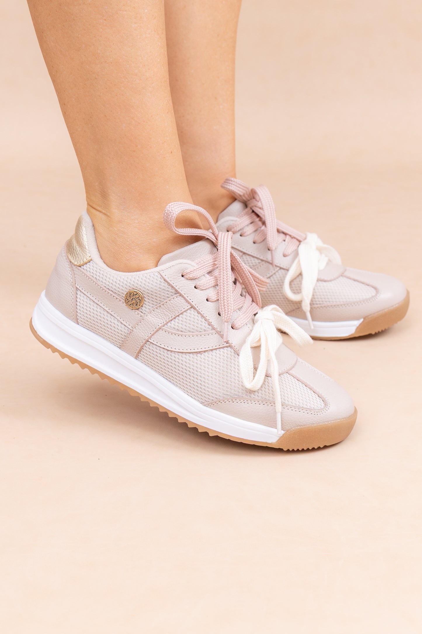 Tenis Arti - Cuero Taupe- Carolina Laiton