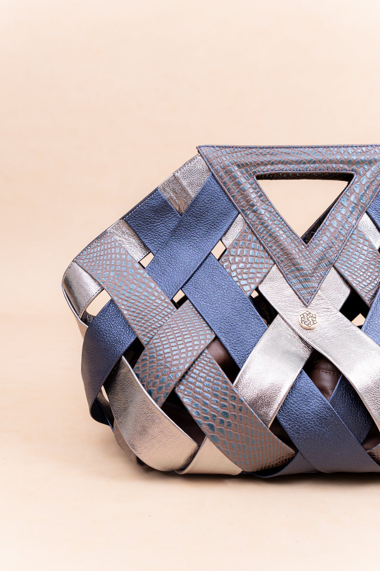 Bolso trazos en Cuero - Carolina Laiton