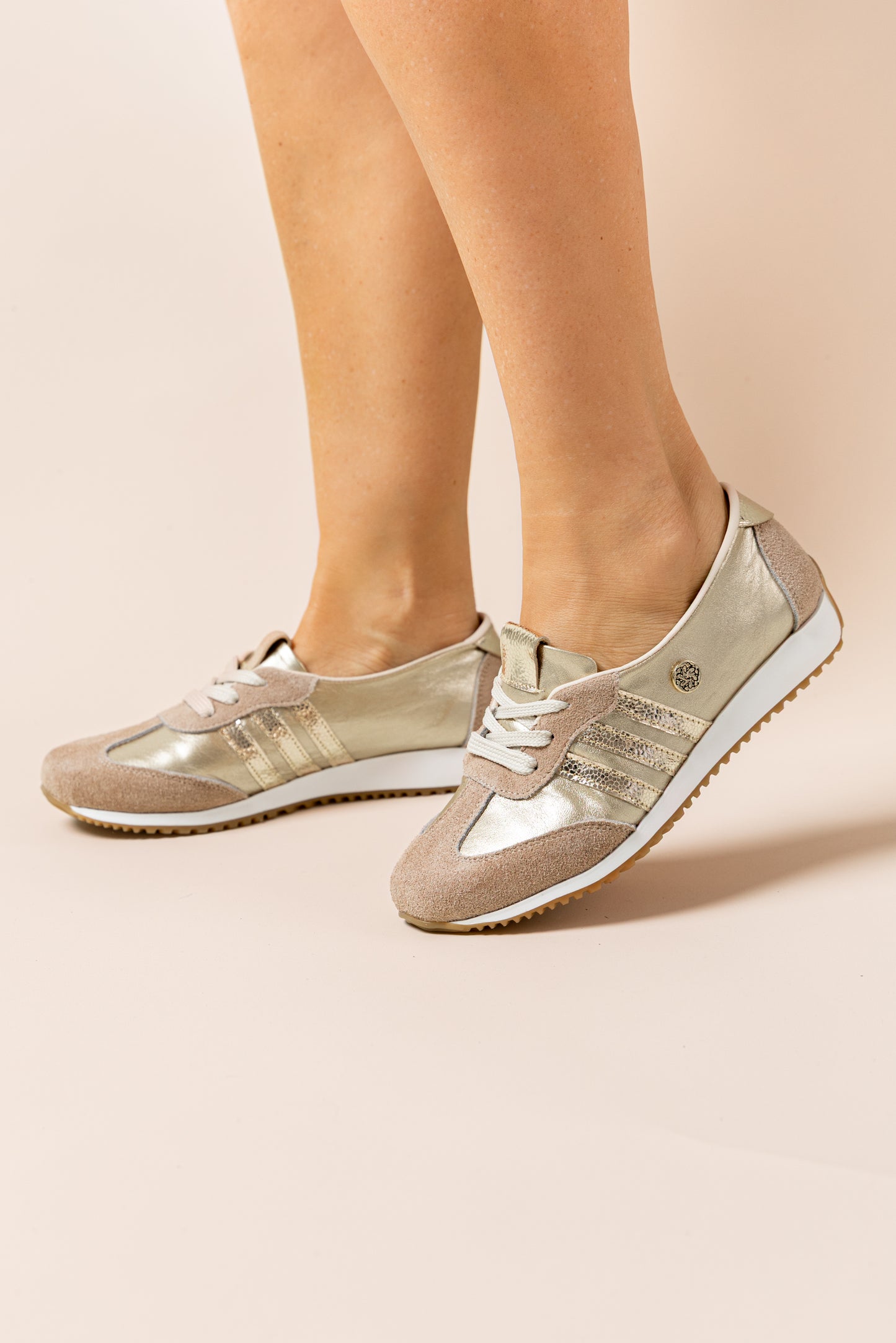 Tenis Slim Carolina - Cuero Dorado - Carolina Laiton