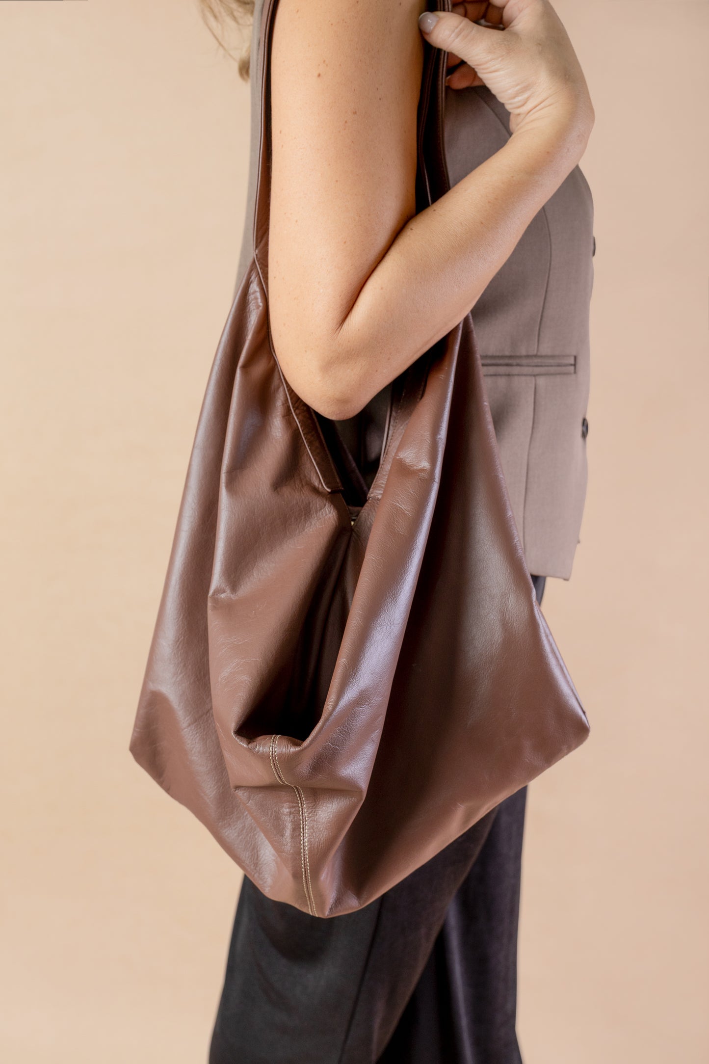 Bolso Samara en Cuero Cafe - Carolina Laiton