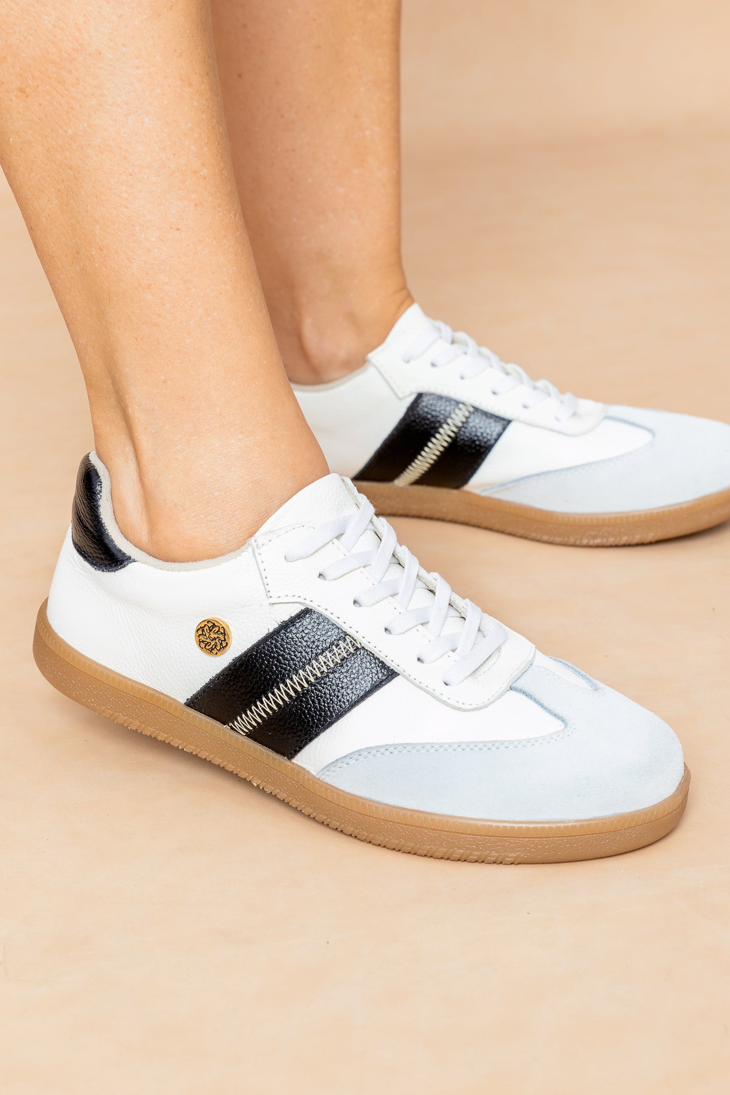 Tenis Samba Cuero Color Variado- Carolina Laiton