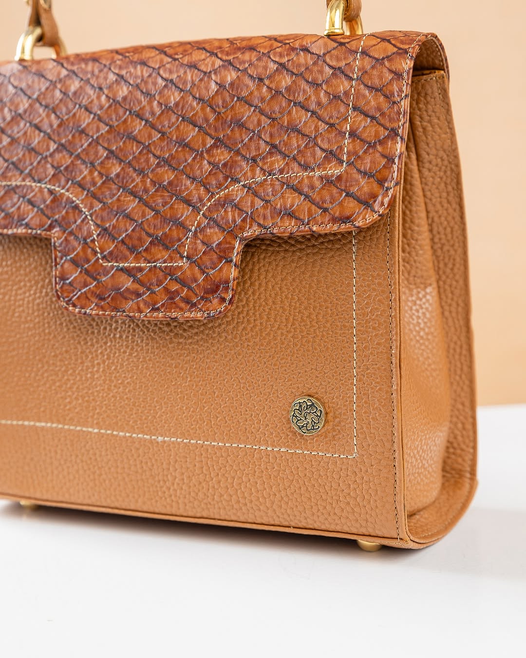 Bolso Eilyn en Cuero Camel - Carolina Laiton