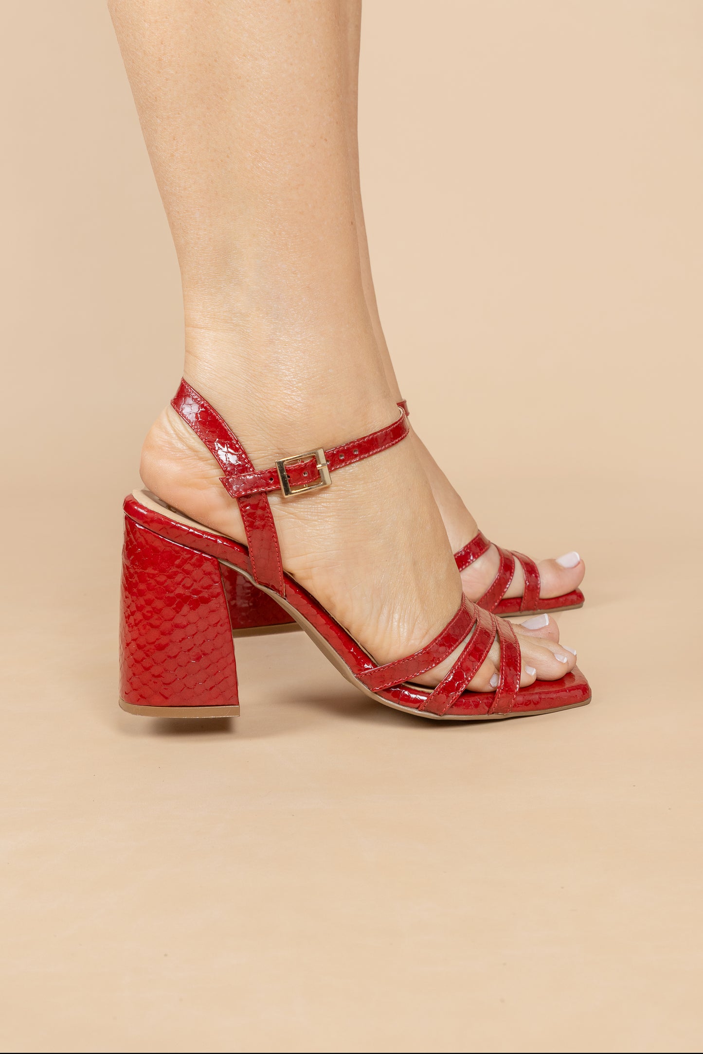 Sandalia Sama - Cuero Rojo - Tacon 7.5 cms- Carolina Laiton