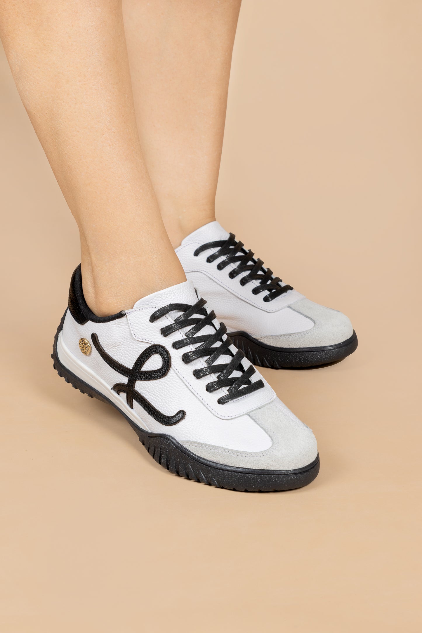 Tenis Luna Cuero Negro x Blanco - Carolina Laiton