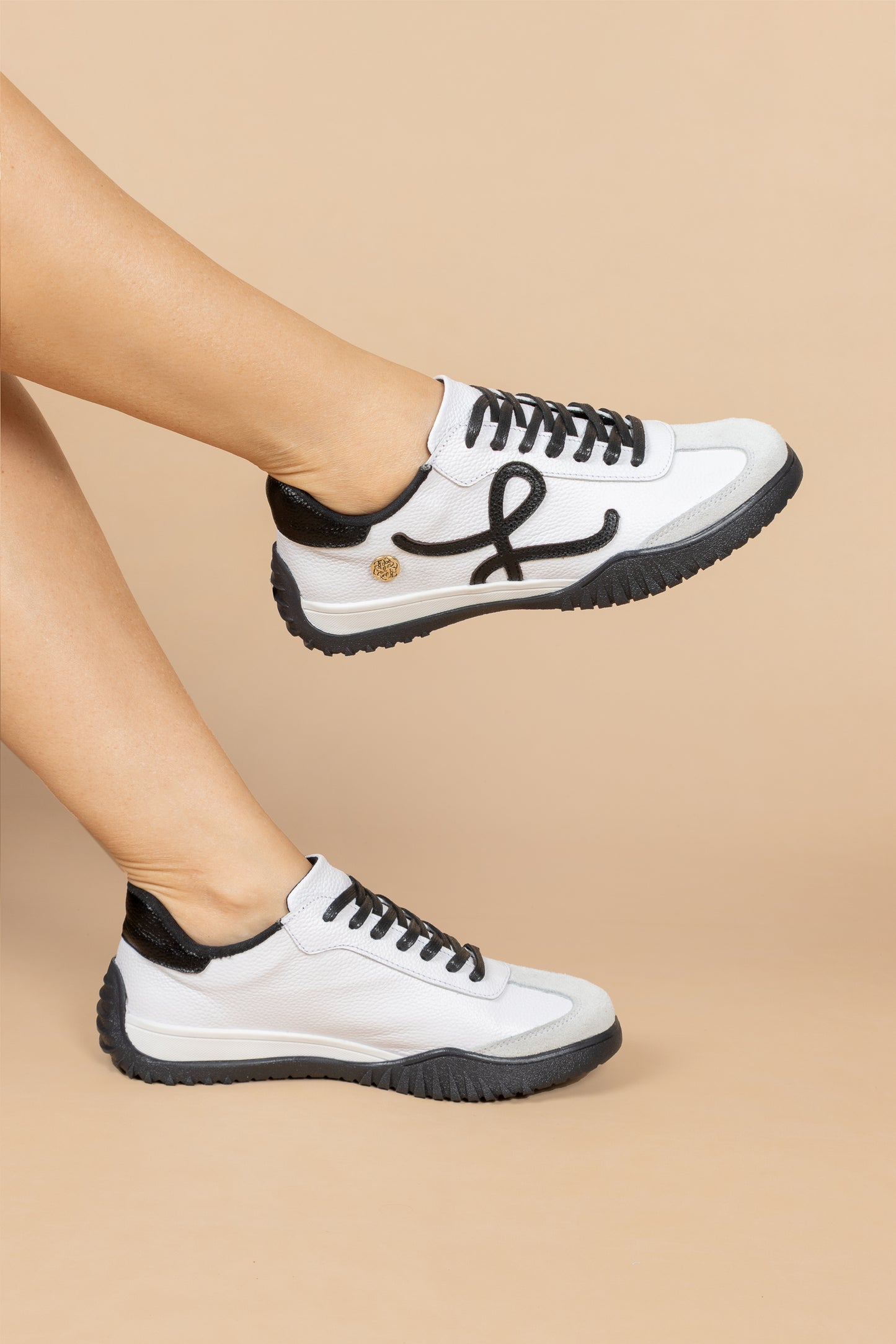 Tenis Luna Cuero Negro x Blanco - Carolina Laiton