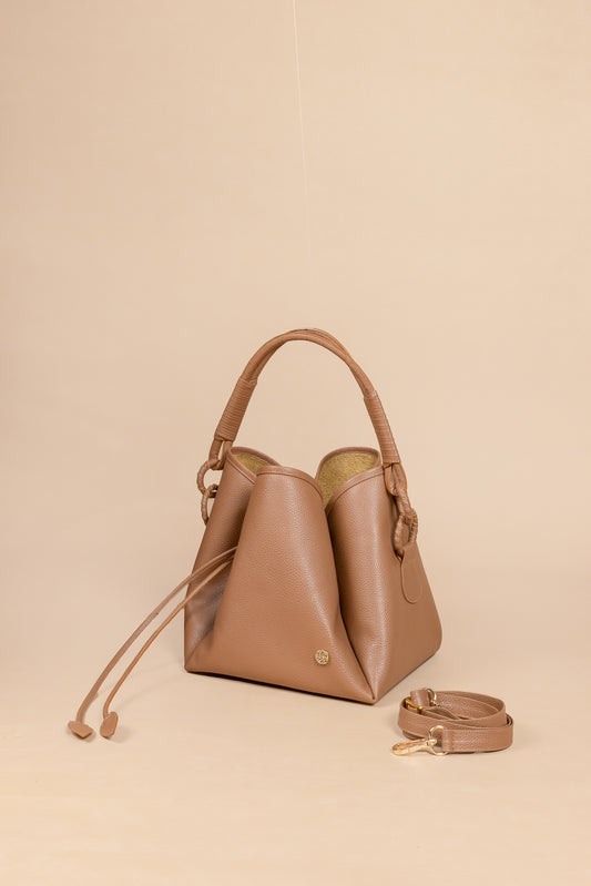 Bolso Flower -Cuero Miel- Carolina Laiton