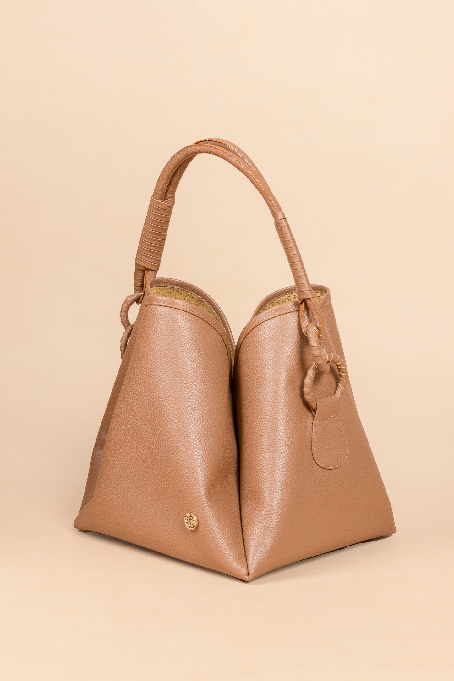 Bolso Flower -Cuero Miel- Carolina Laiton
