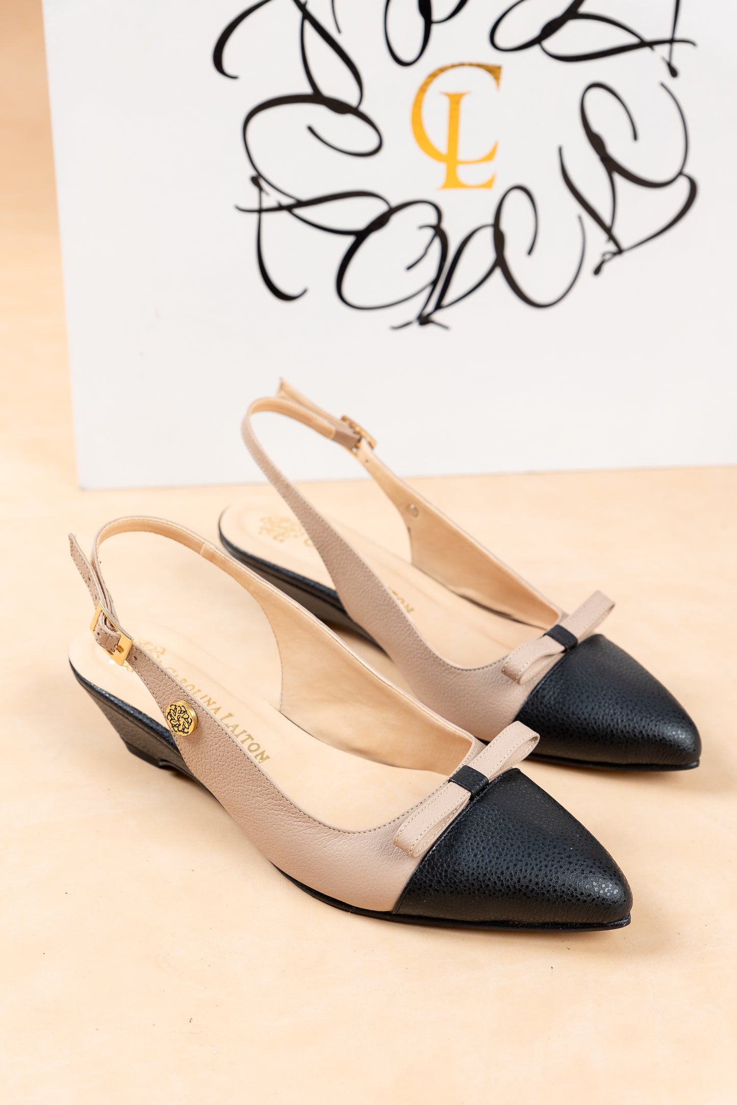 Stiletto Lia - Cuero Negro x Beige - Kitten heel 3.5 cms - Carolina Laiton