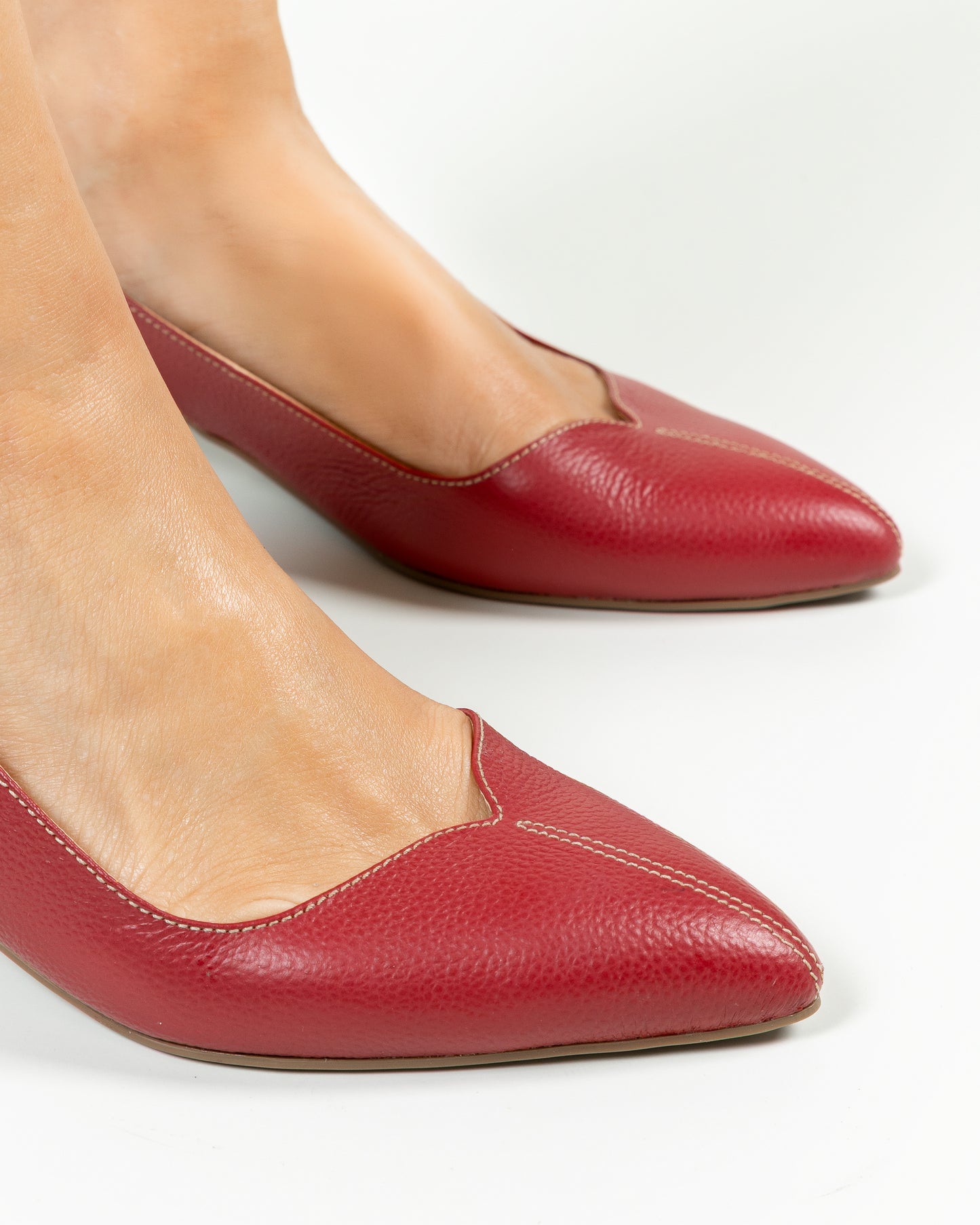 Stiletto Briana  Cuero Borgoña- Tacon 3.5 cms- Carolina Laiton