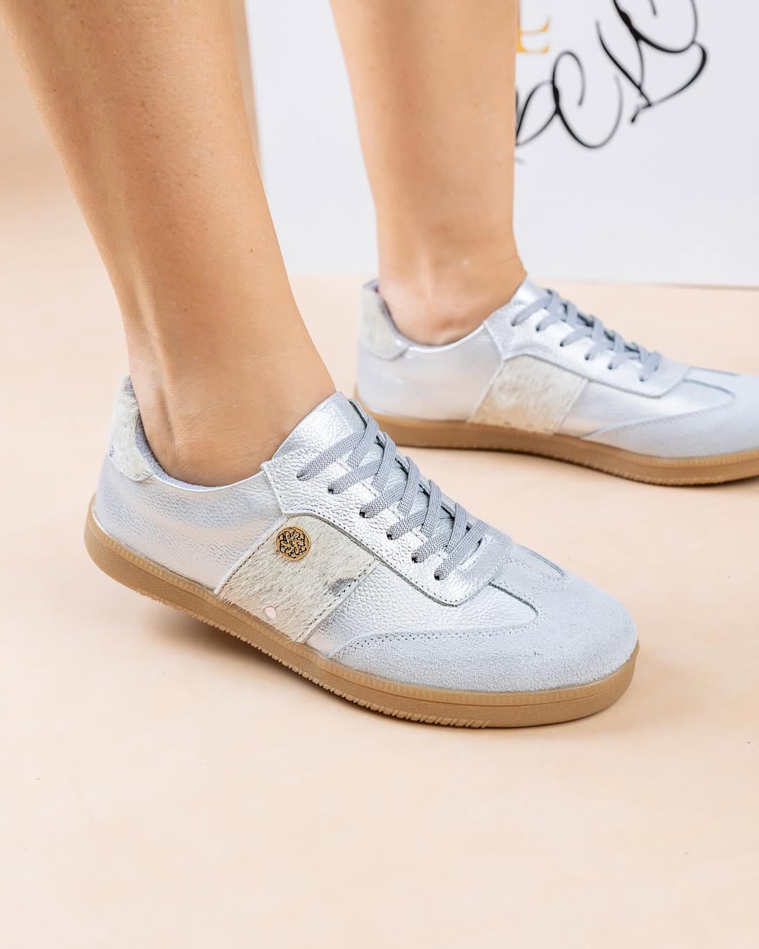 Tenis Atenas Cuero Plata x Folia - Carolina Laiton