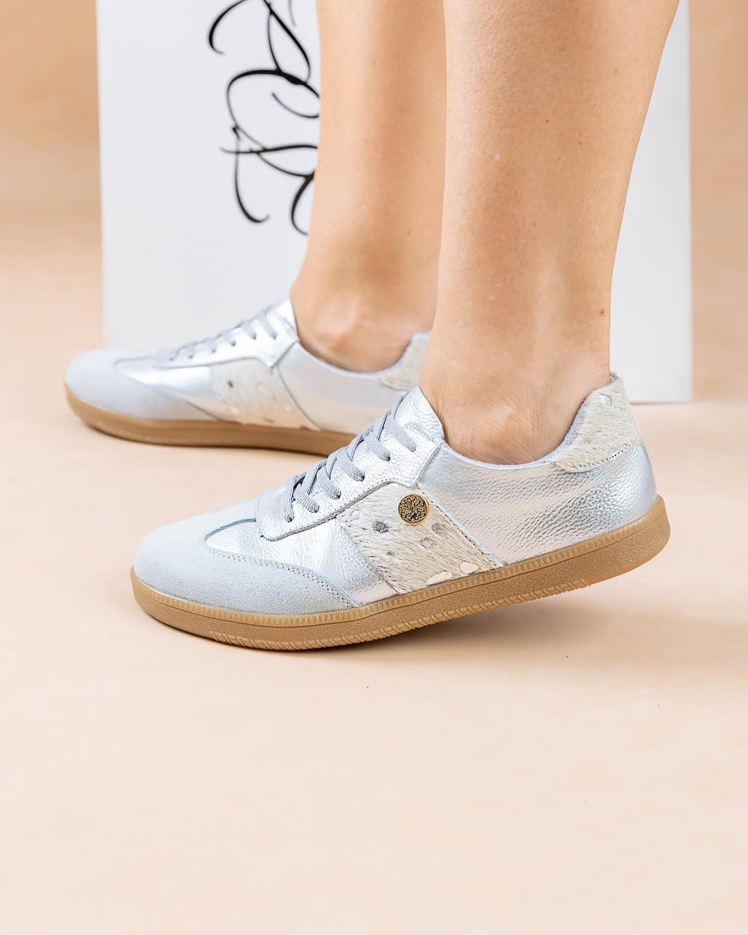 Tenis Atenas Cuero Plata x Folia - Carolina Laiton