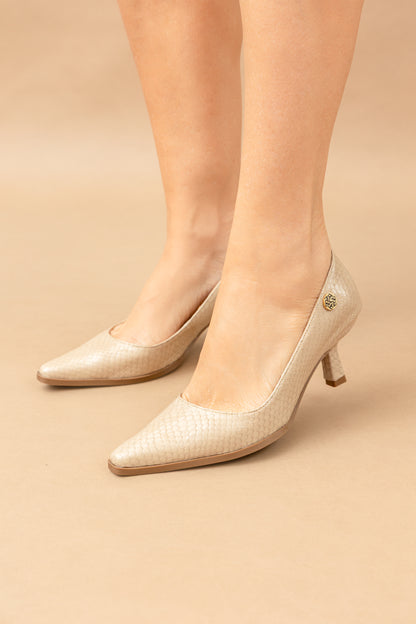 Stiletto Sonia - Cuero Charol Serpiente Beige -Tacón 3.5 cms - Carolina Laiton