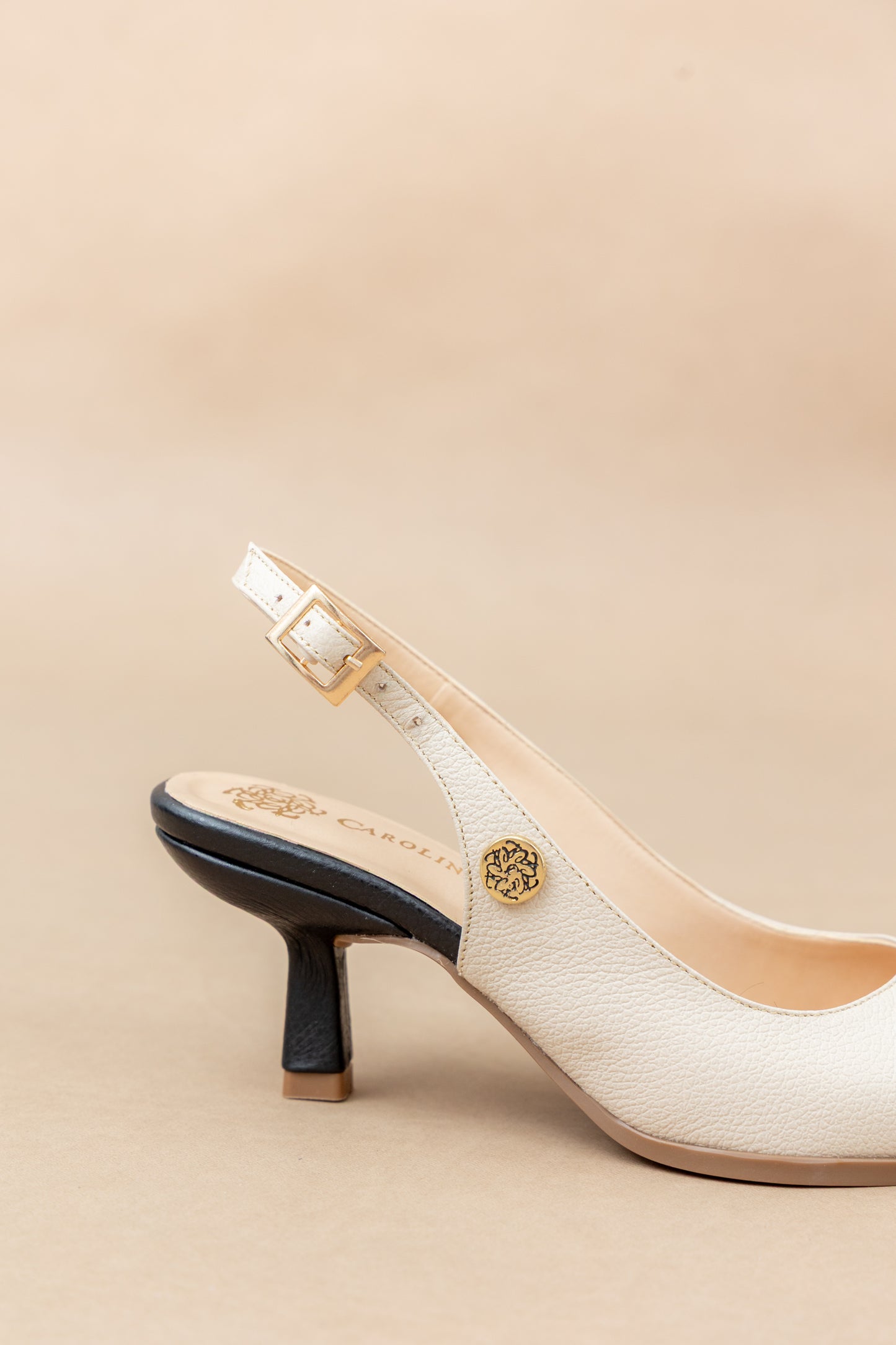 Stiletto bicolor Cuero Beige x Negro  - Tacón 3.5 cms- Carolina Laiton
