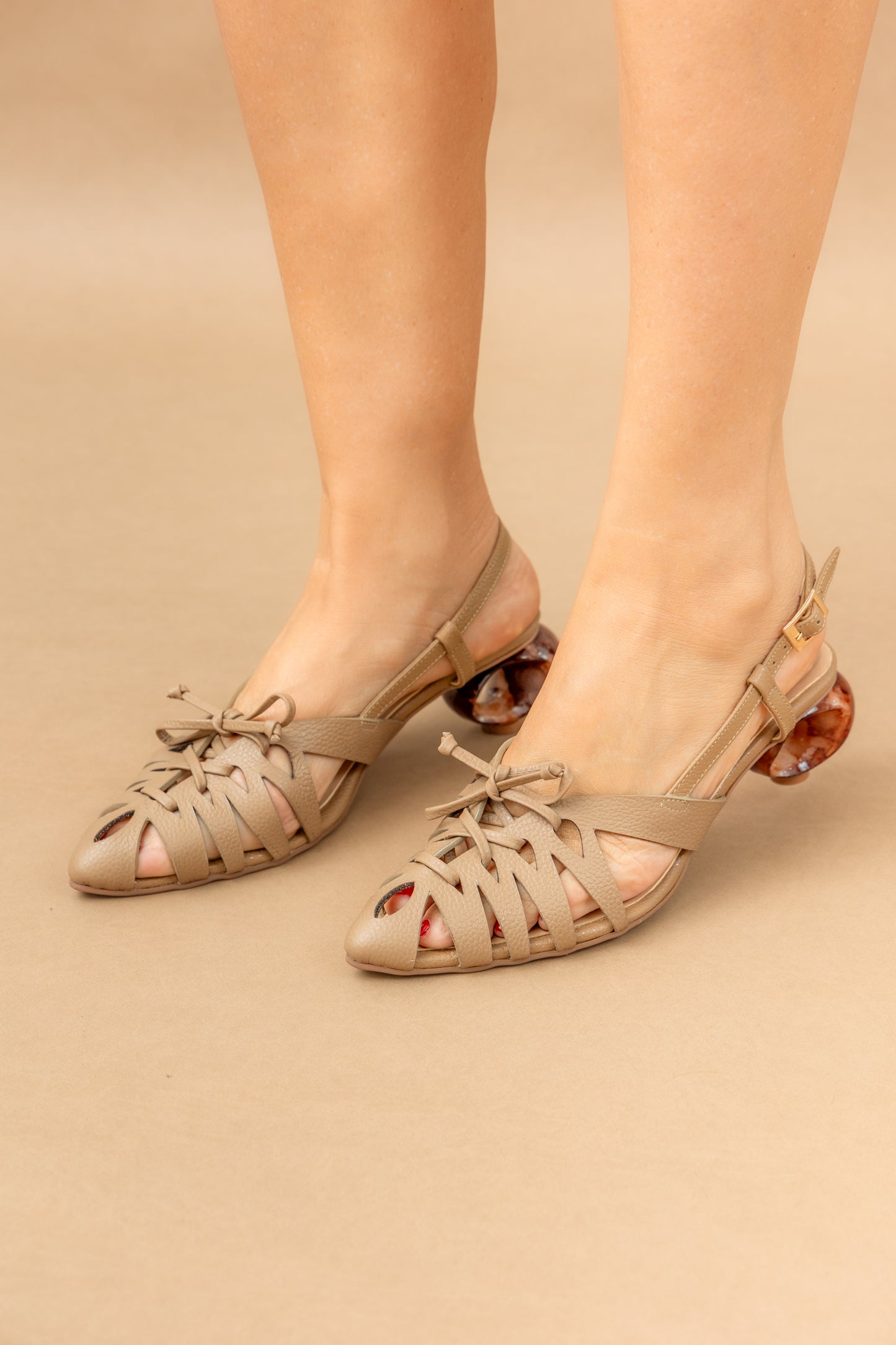 Stiletto Camila - Cuero Almendra -Tacón 3.5 cms - Carolina Laiton