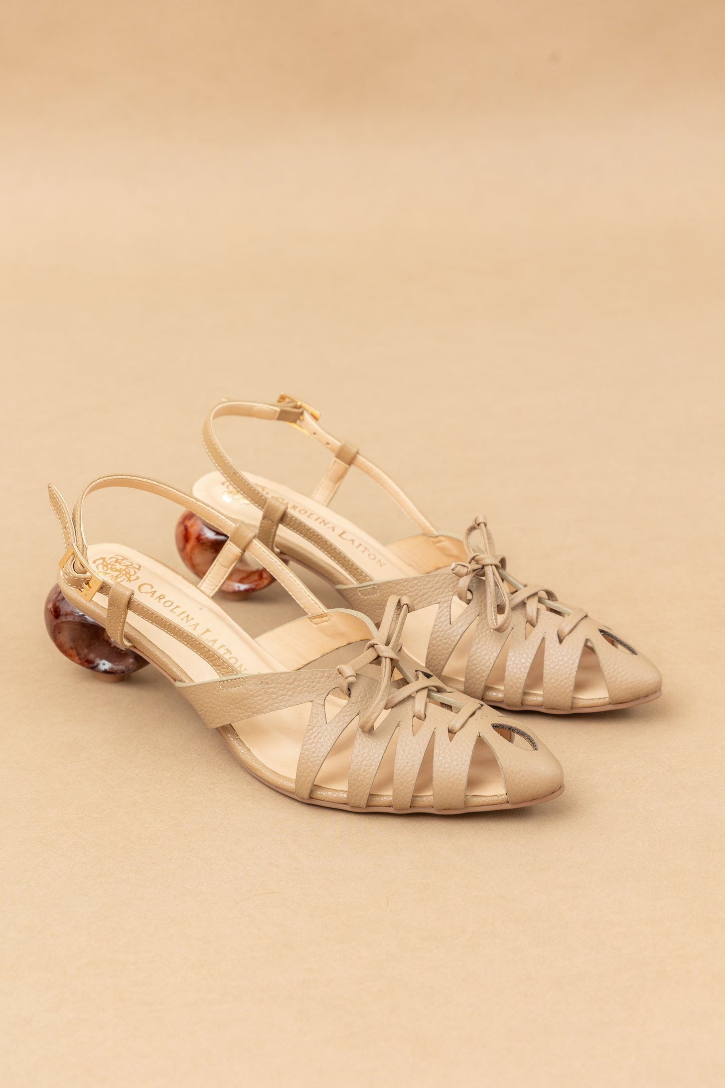 Stiletto Camila - Cuero Almendra -Tacón 3.5 cms - Carolina Laiton