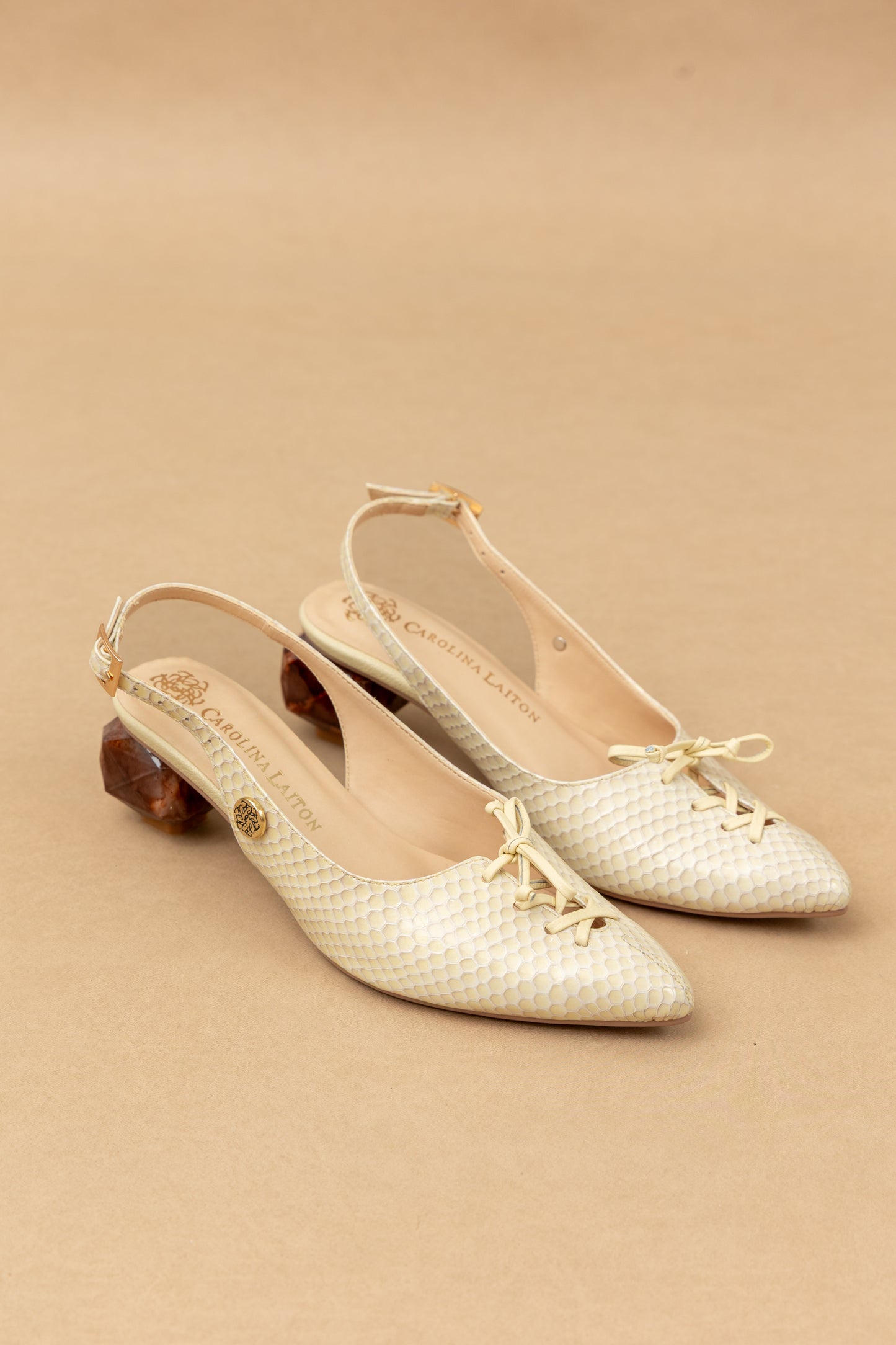 Stiletto Carito - Cuero Serpiente  Beige -Tacón 3.5 cms - Carolina Laiton