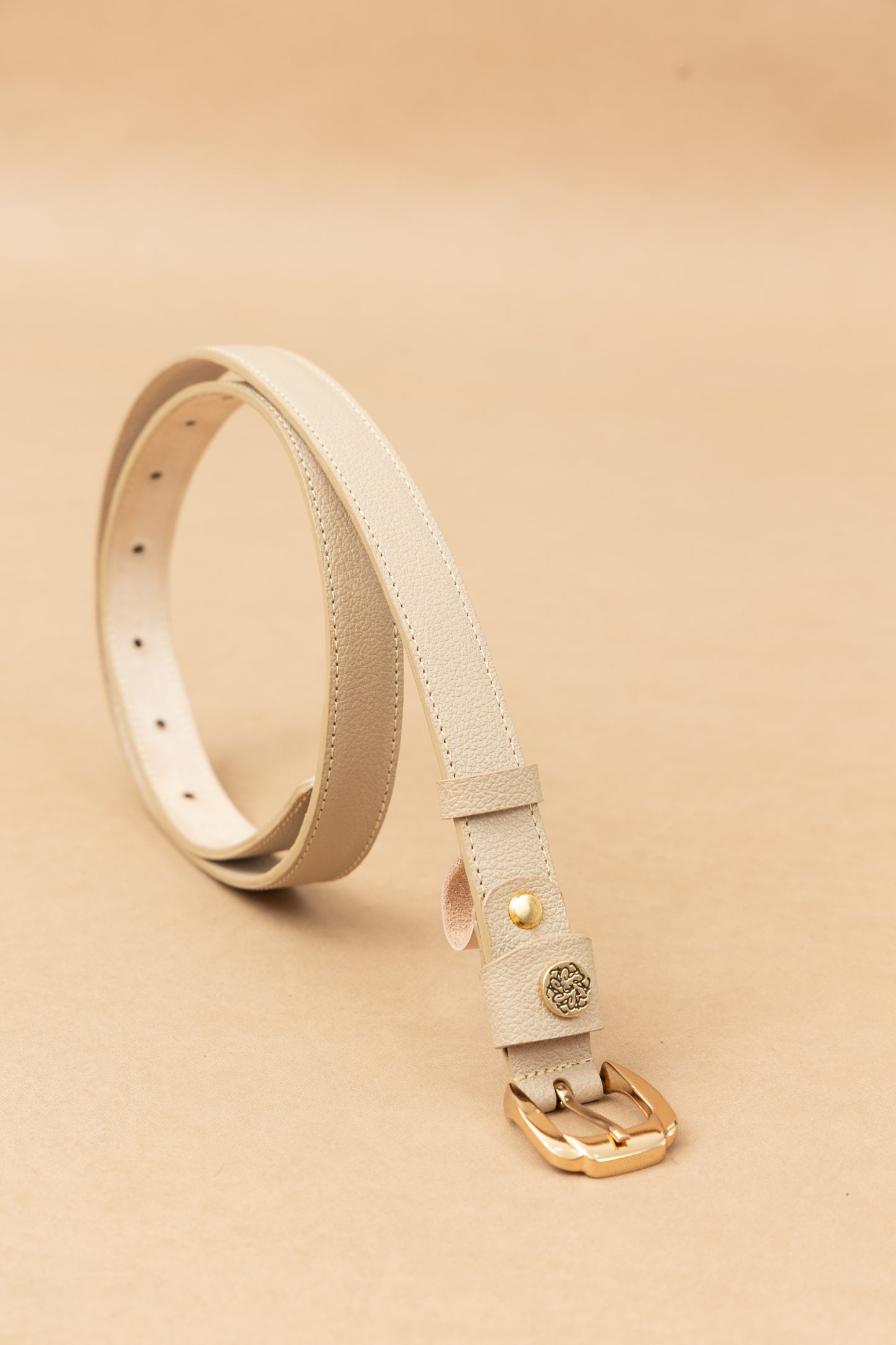 Correa Moni en Cuero Beige - Carolina Laiton