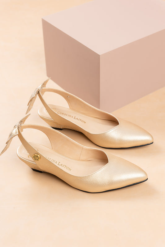 Stiletto Adele Cuero  Dorado - Tacon Kitten Heel 3.5 cms - Carolina Laiton