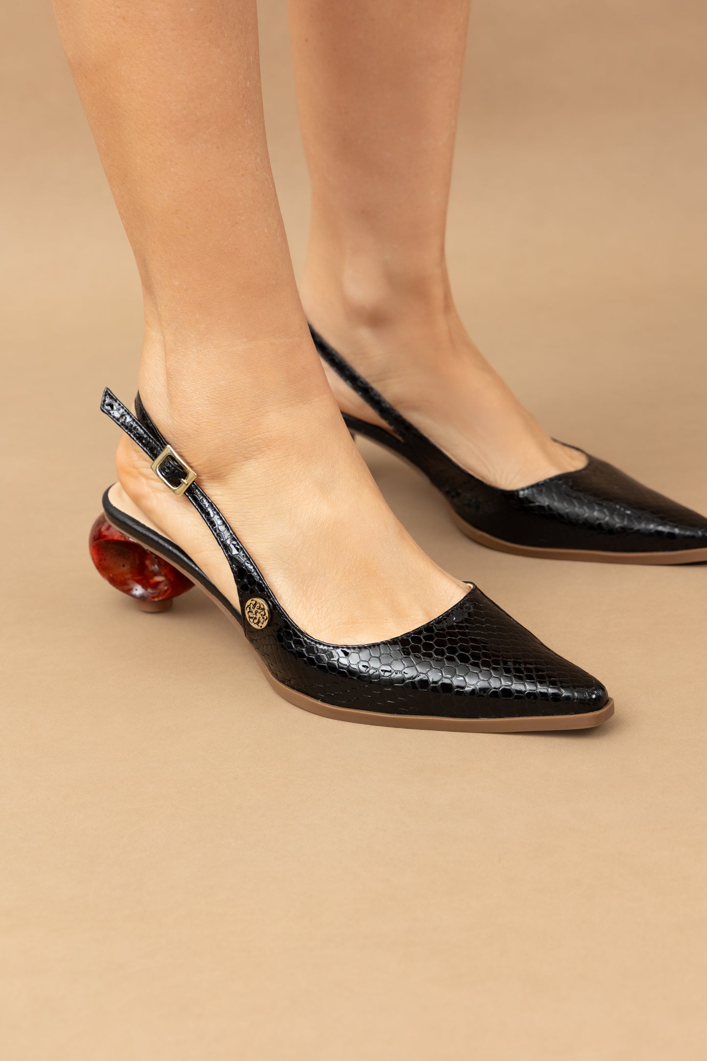 Stiletto Zara - Cuero Charol Serpiente Negro  -Tacón 3.5 cms - Carolina Laiton