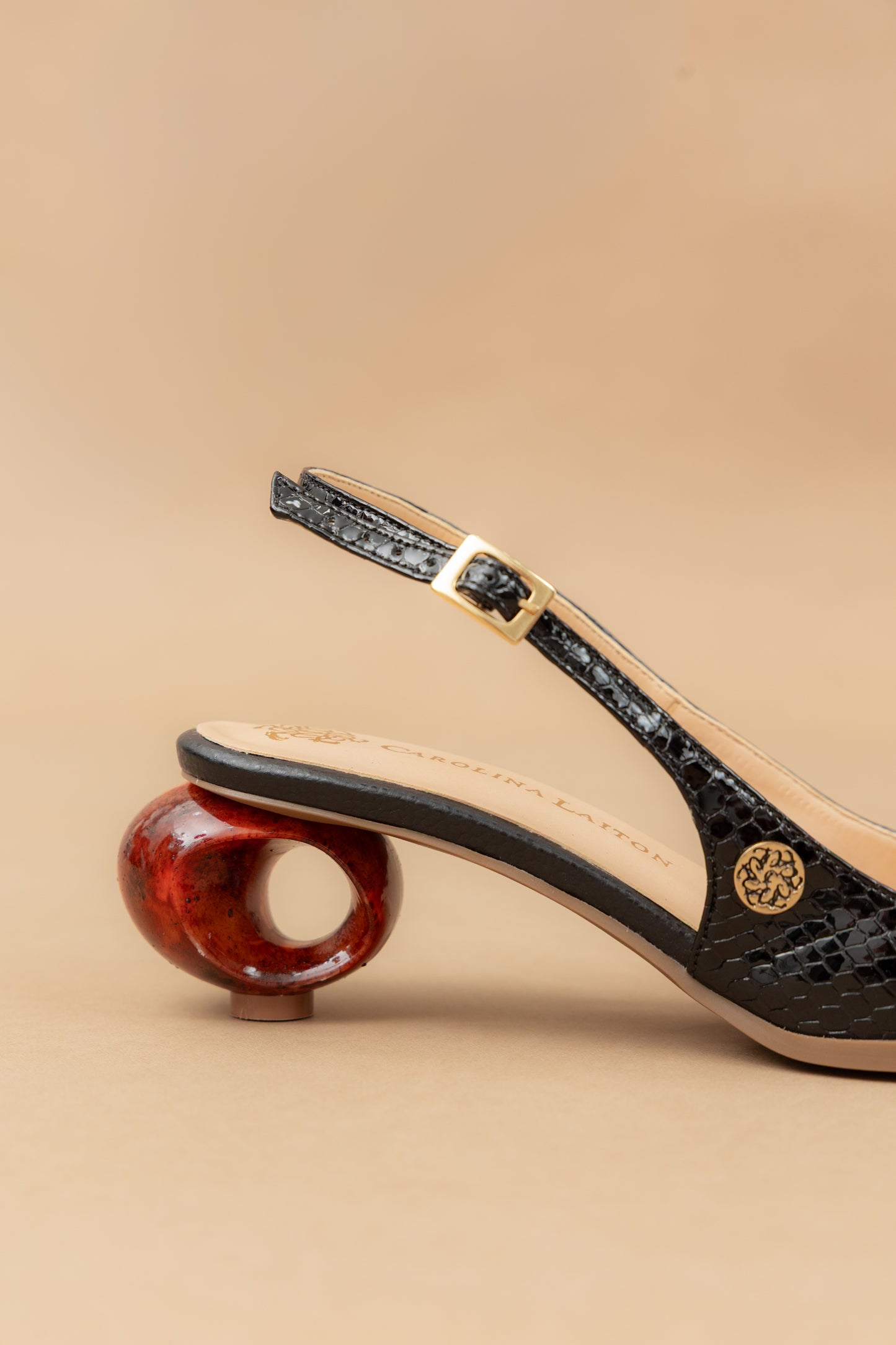 Stiletto Zara - Cuero Charol Serpiente Negro  -Tacón 3.5 cms - Carolina Laiton