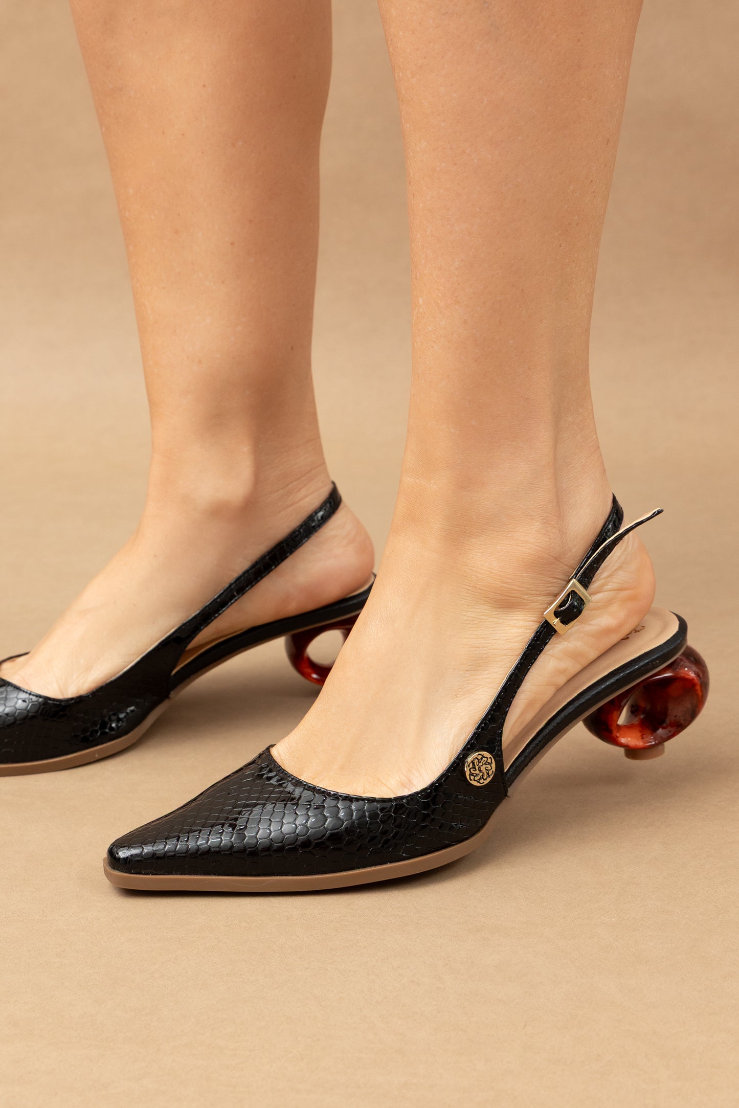 Stiletto Zara - Cuero Charol Serpiente Negro  -Tacón 3.5 cms - Carolina Laiton