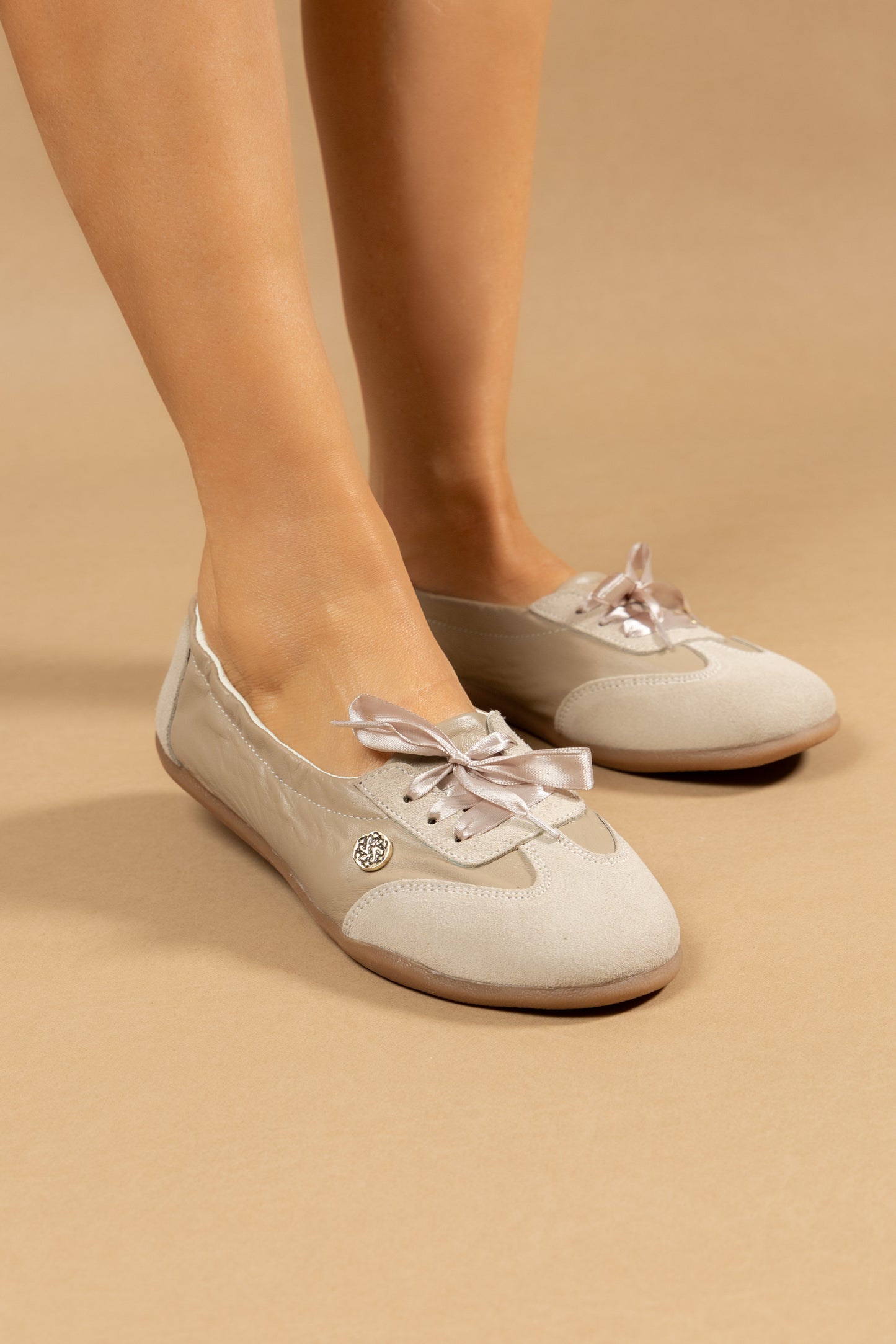 Tenis Baleta Veronica Cuero Almendra- Carolina Laiton
