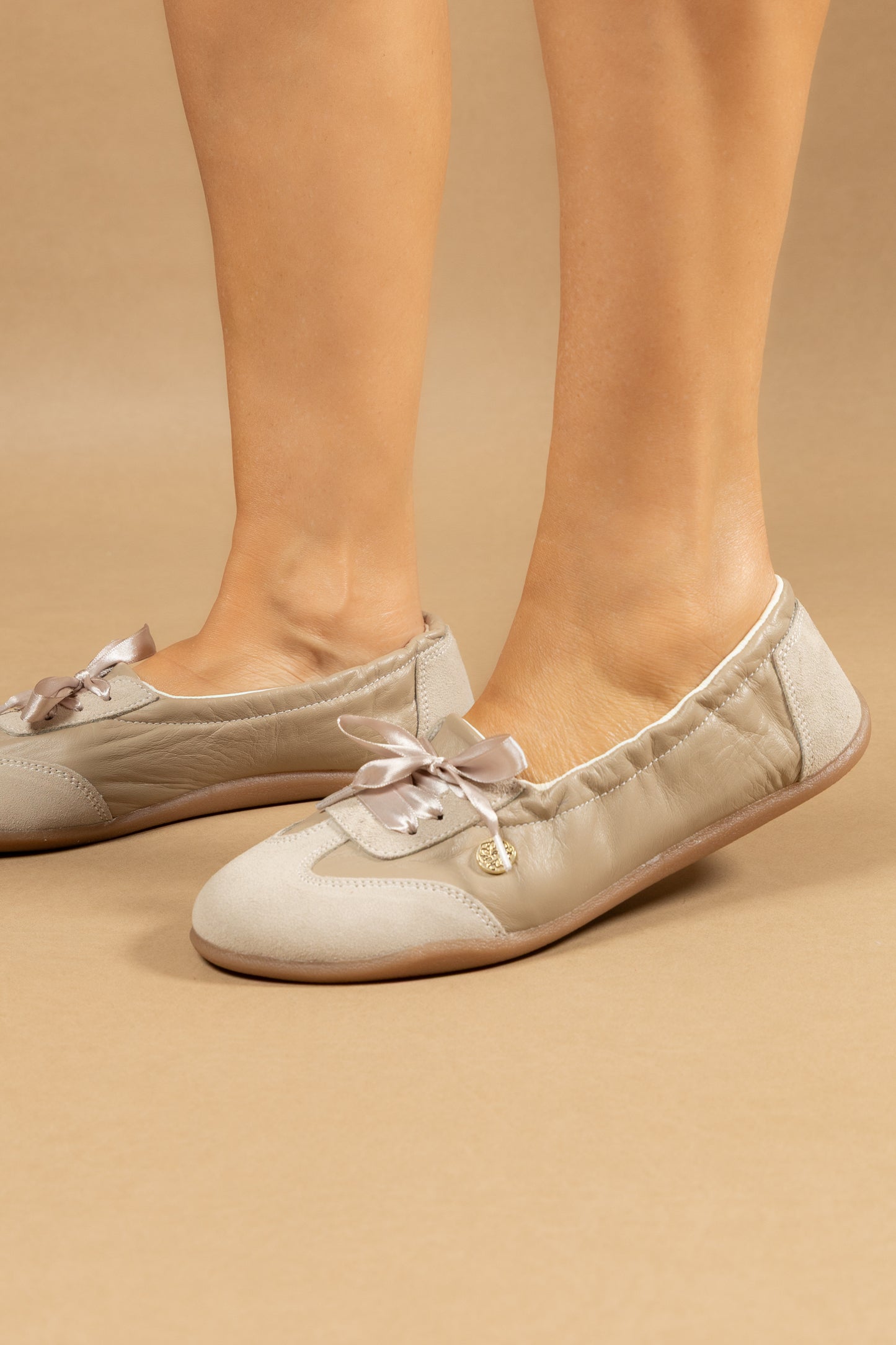 Tenis Baleta Veronica Cuero Almendra- Carolina Laiton