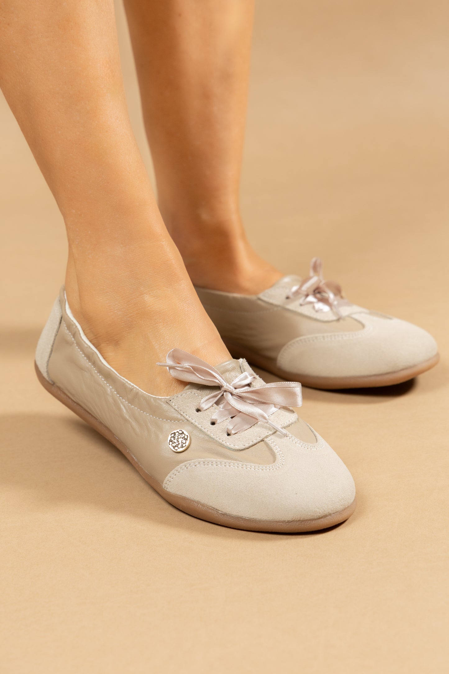 Tenis Baleta Veronica Cuero Almendra- Carolina Laiton