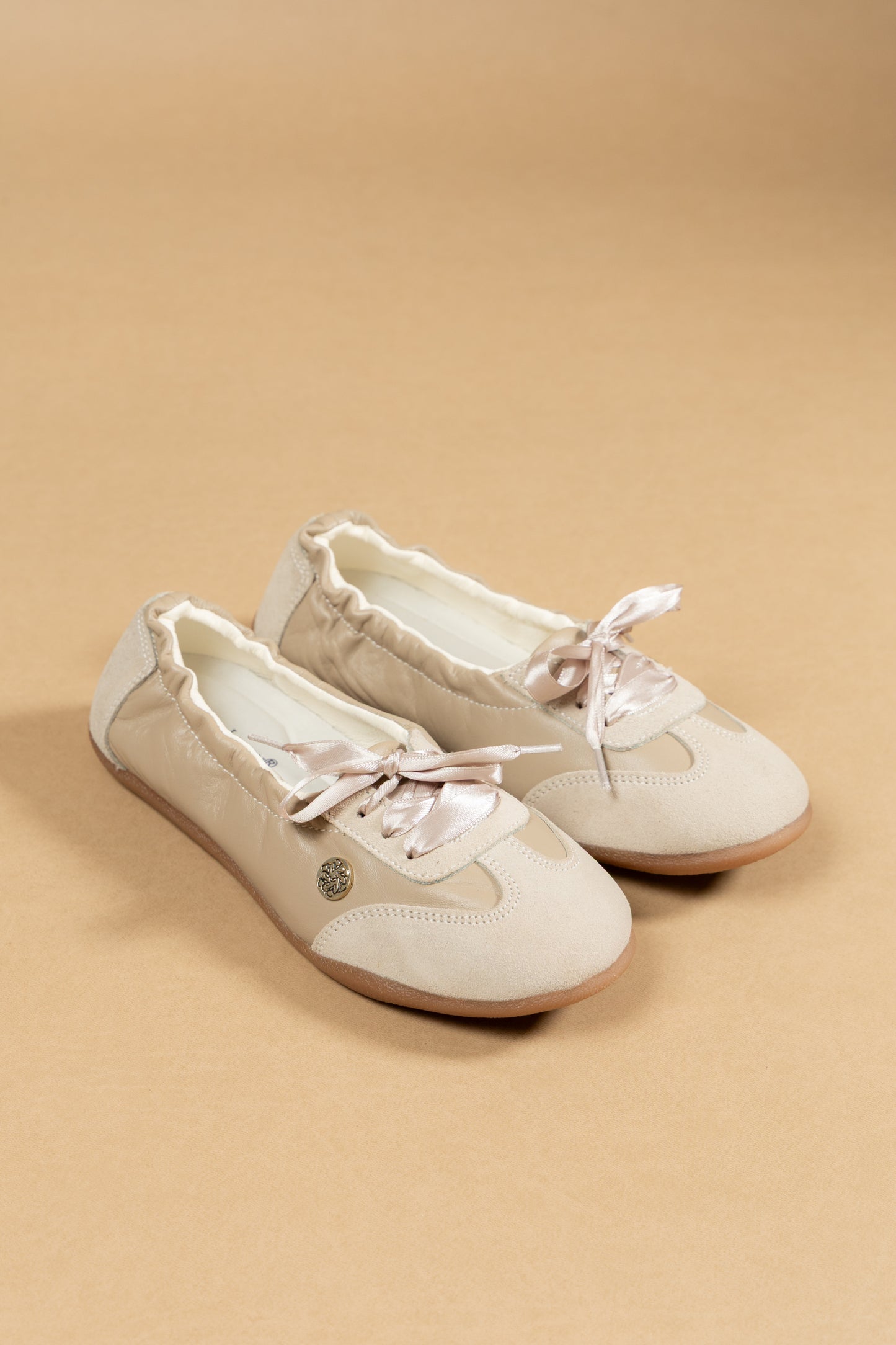Tenis Baleta Veronica Cuero Almendra- Carolina Laiton