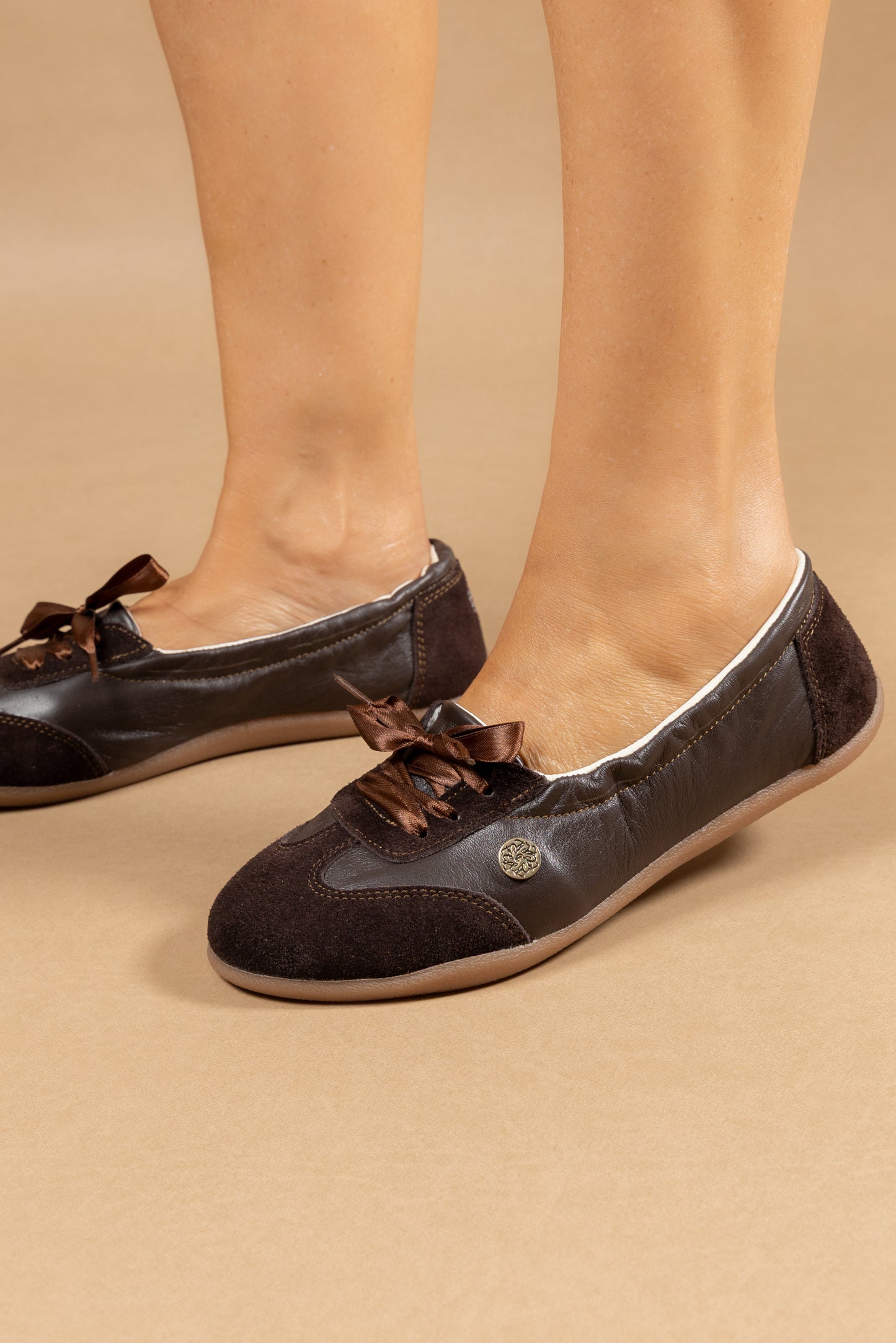 Tenis Baleta Veronica Cuero Chocolate- Carolina Laiton