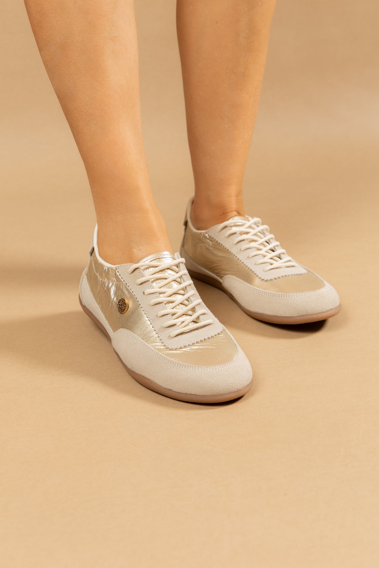 Tenis Vivian - Cuero Beige - Carolina Laiton