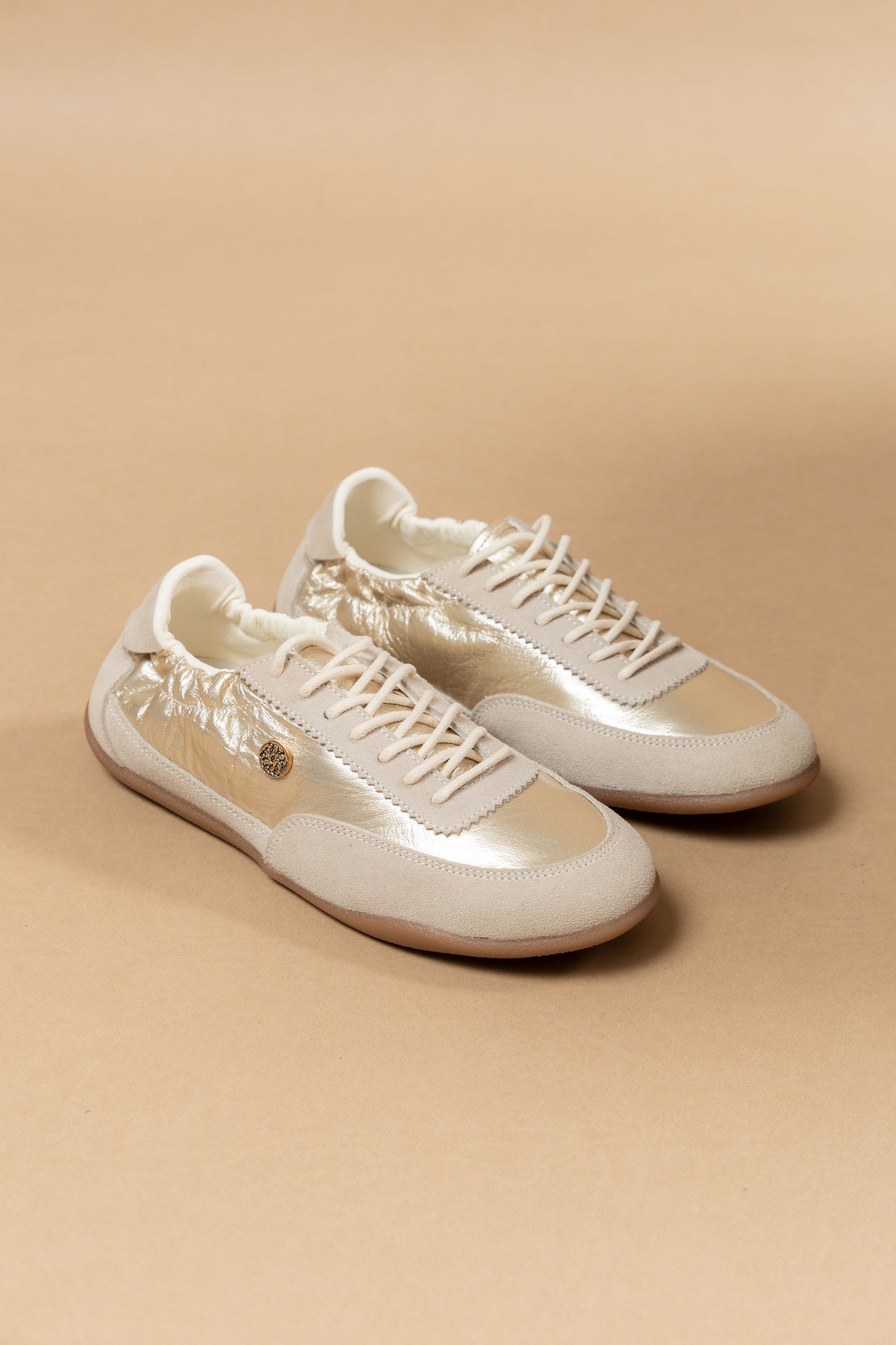 Tenis Vivian - Cuero Beige - Carolina Laiton