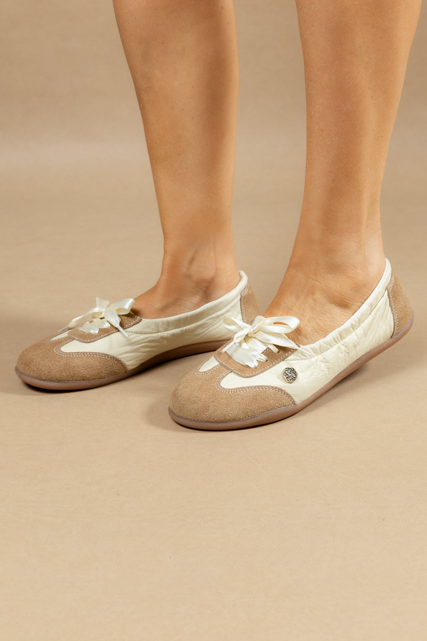 Tenis Baleta Veronica Cuero Miel- Carolina Laiton