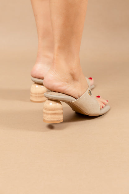 Sandalia Eleonor - Cuero Beige- Tacon 5.5 cm - Carolina Laiton