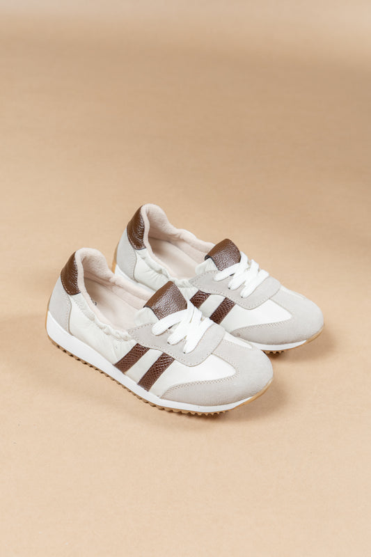 Tenis Gaia: Cuero Beige x Chocolate - Carolina Laiton