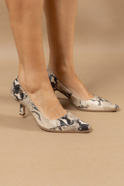 Stiletto Alessia - Cuero Italiano Pitón Beige -Tacón 5.5 cms - Carolina Laiton