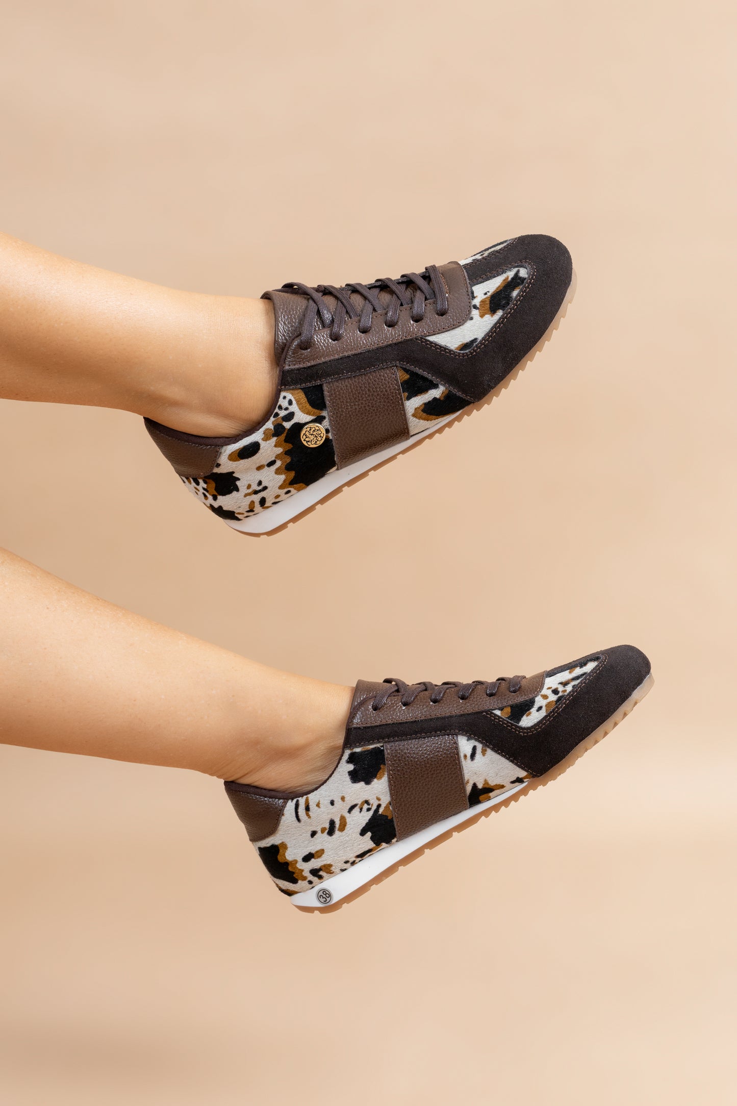 Tenis Bella Cuero Chocolate - Carolina Laiton